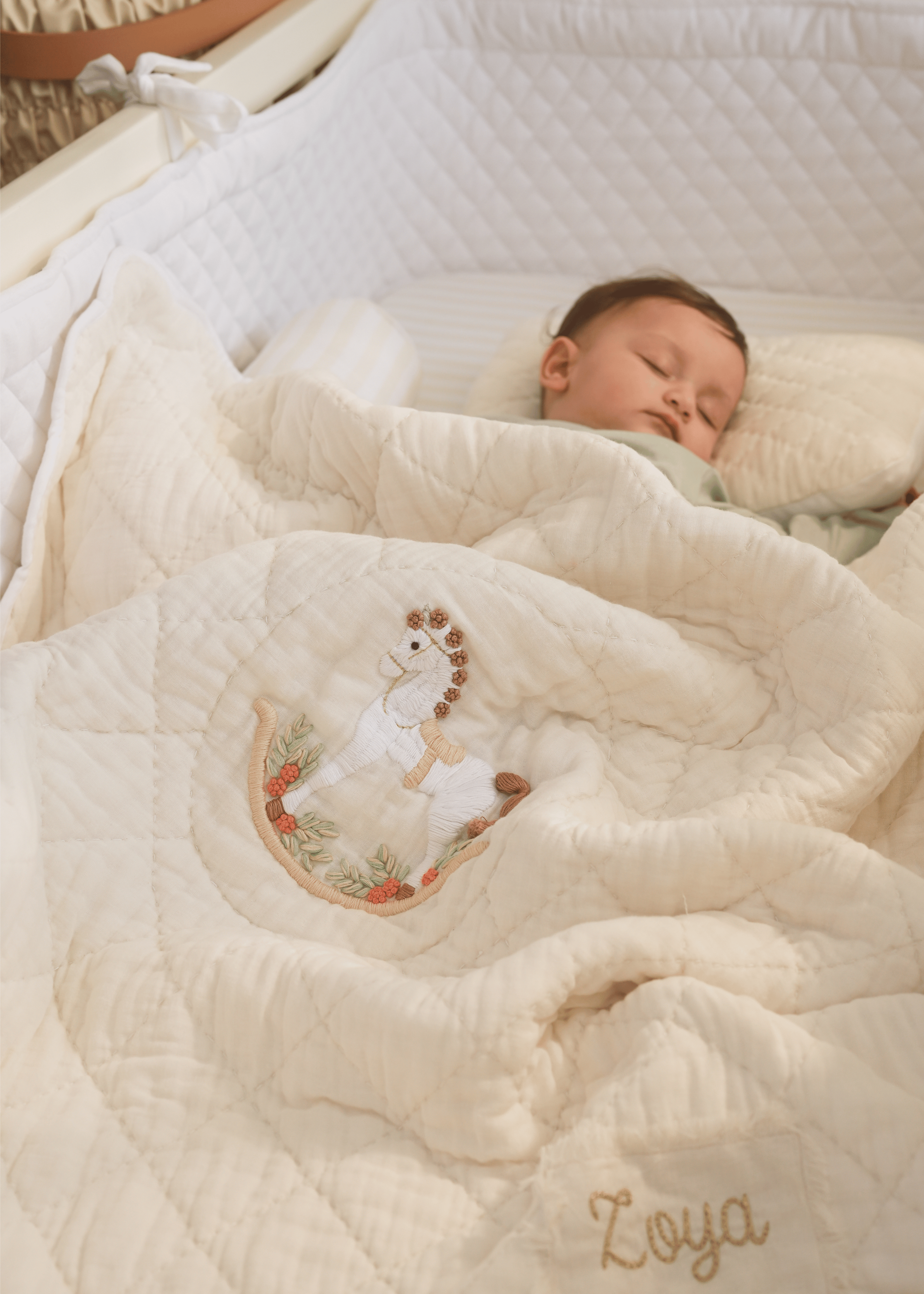 Complete Rocking Horse Nursery Bedding Set with Soft Bumper - Cozy Crib Set for Baby Boys & Girls, Perfect for Nursery Decor & Newborn Gifts