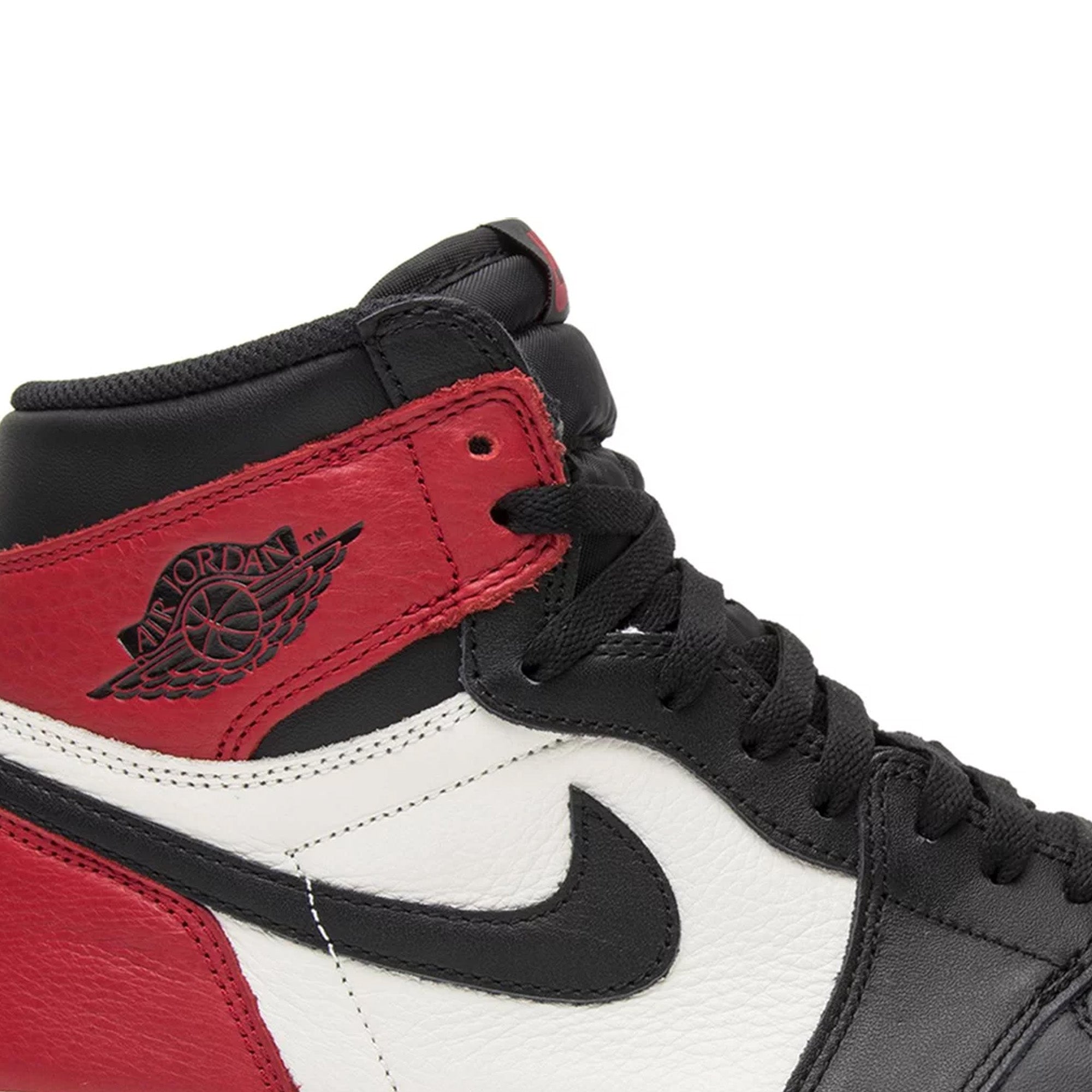 Air Jordan 1 Retro High 'Bred Toe' Sneakers (2018 Release) - Men's Basketball Shoes for Streetwear & Casual Outfits