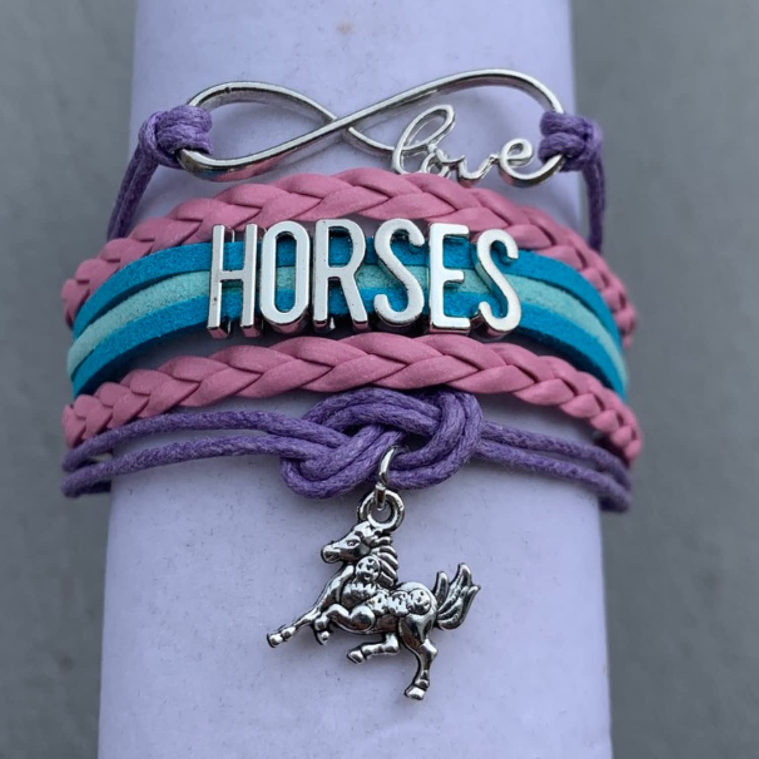 Equestrian Jewelry for Women & Girls - Dainty Horse Charm Bracelet, Perfect Gift for Horse Lovers & Teens | Ideal for Equestrian Events, Birthday Presents & Everyday Wear
