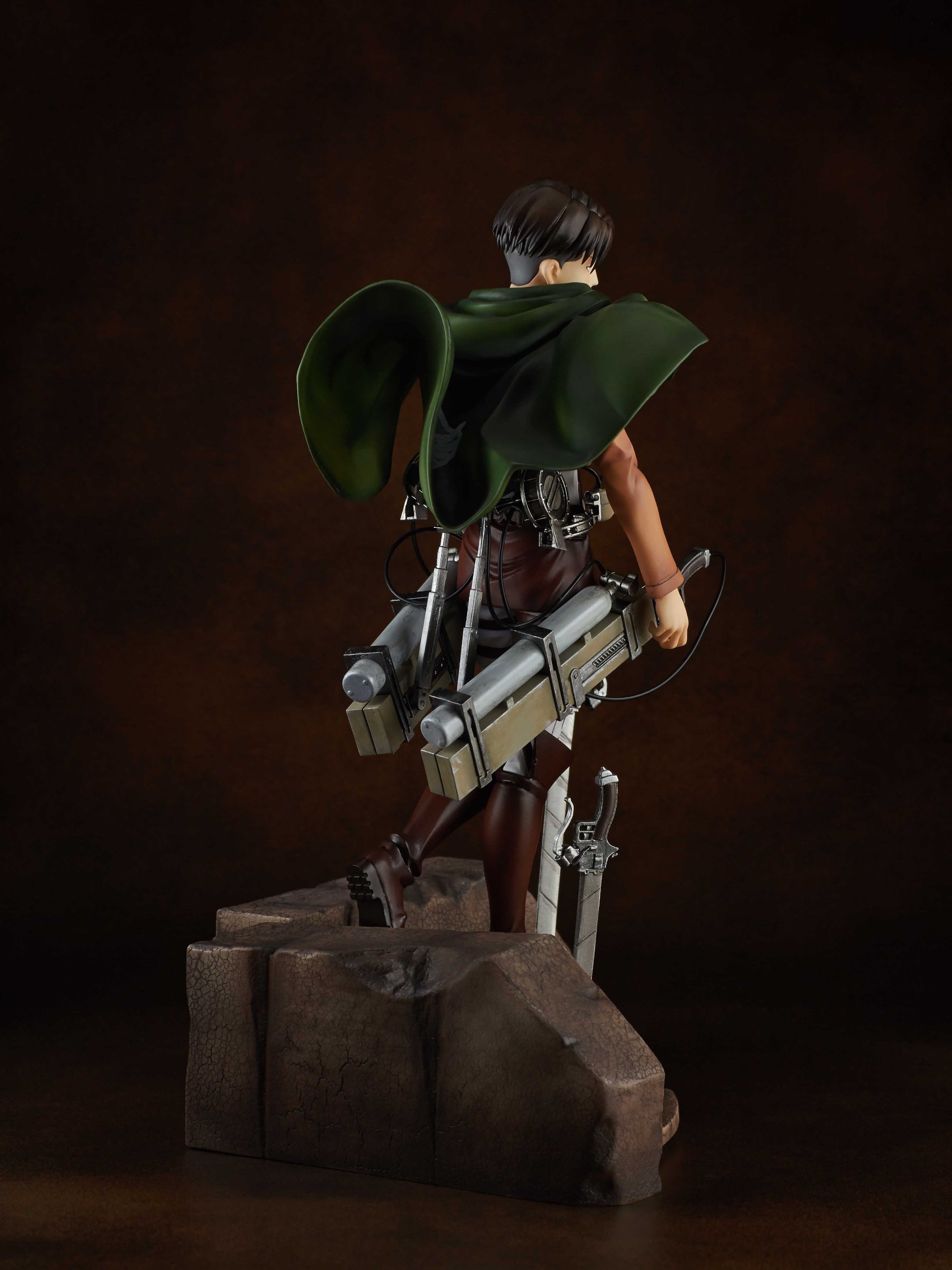 Attack on Titan Levi PVC Action Figure - 1/7 Scale Anime Collectible Model for Fans - Perfect for Display, Gifts, and Anime Enthusiast Collections