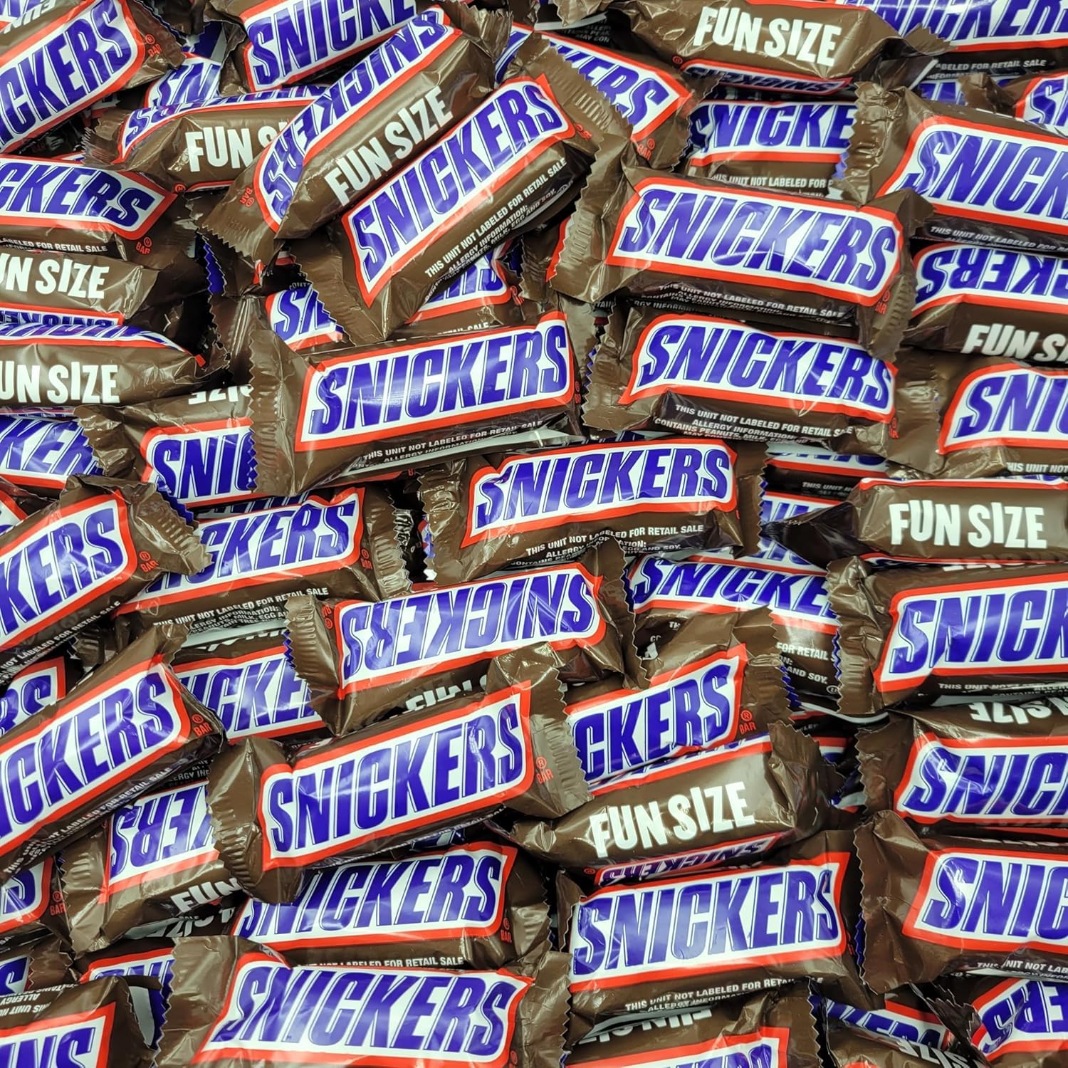 Snickers Fun Size Candy Bars - Individually Wrapped Chocolate, Peanut & Caramel Candy - Bulk Pack of 25 - Perfect for Halloween, Parties, Office Treats & Snack Time