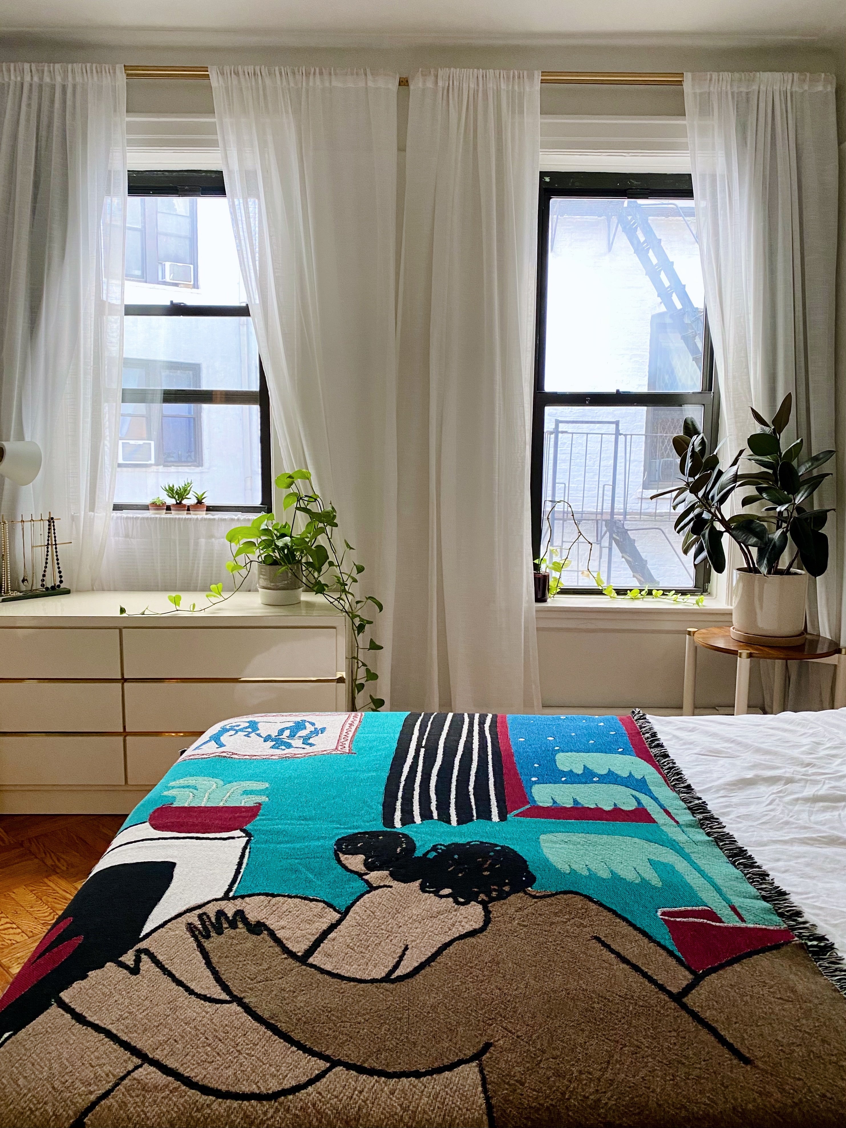 Cozy Fireside Blanket for Couples - Soft & Warm Flannel Throw - Perfect for Cuddling by the Fire, Movie Nights & Romantic Getaways