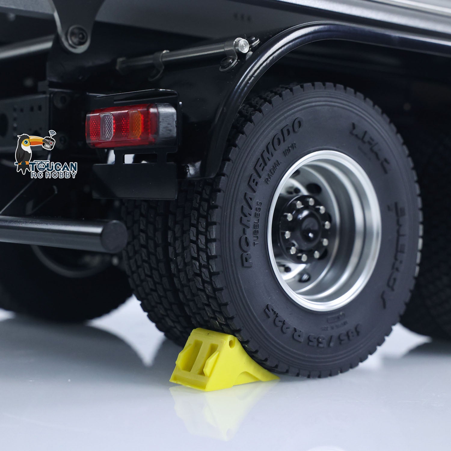 1/14 Scale RC Hydraulic Dumper Truck - 2-Speed Metal Chassis Tipper Model Car with Light & Sound - US Stock - Perfect for Construction Site Simulation and RC Hobby Enthusiasts