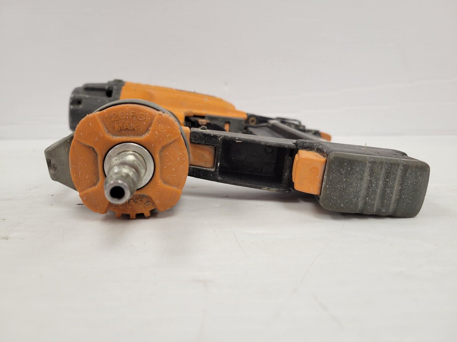 Ridgid R213BNA 18-Gauge Brad Nailer - Pneumatic Finish Nail Gun for Trim, Molding & Woodworking Projects - Perfect for DIY Home Improvement and Professional Carpentry