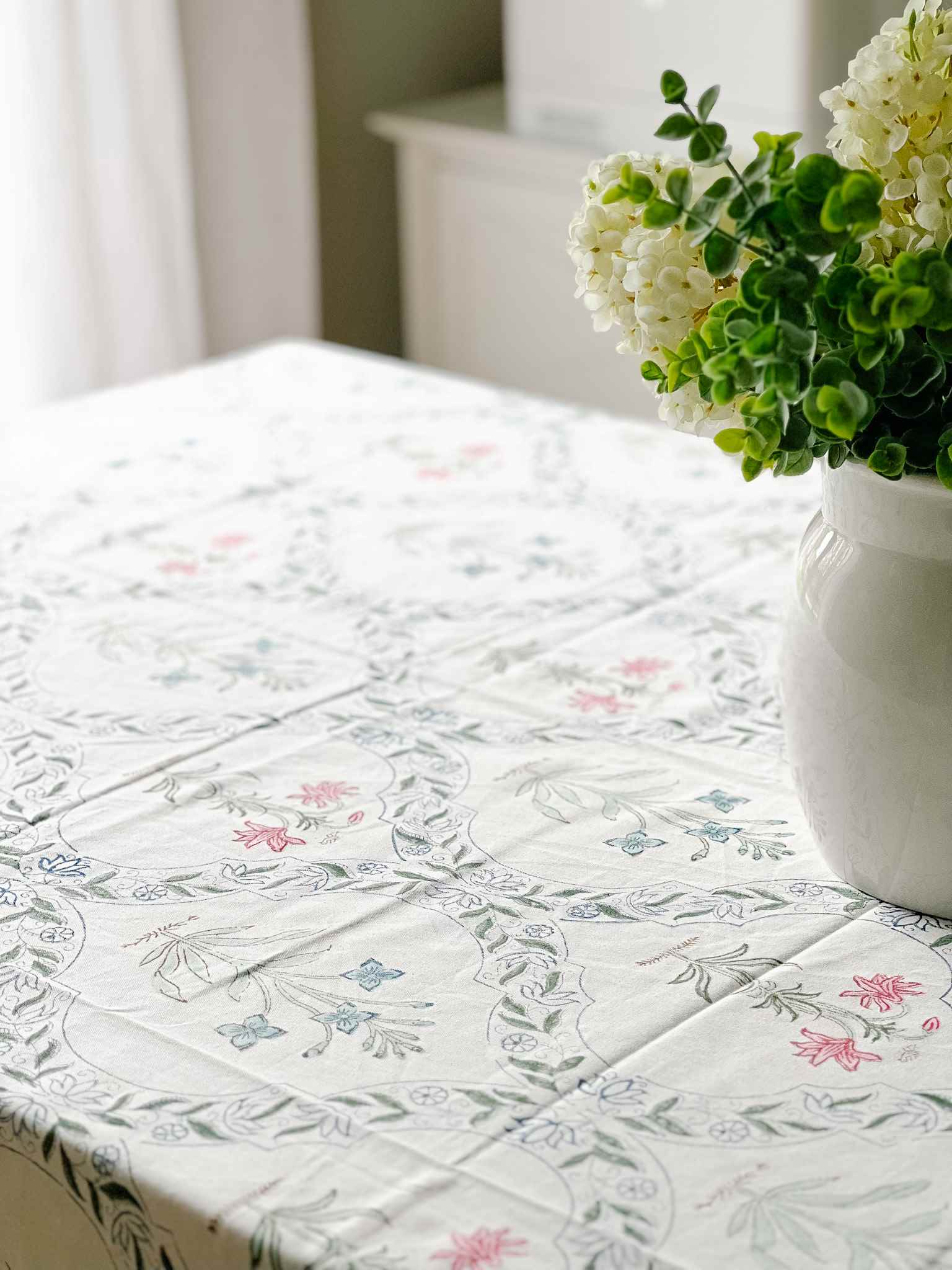 Premium Fatima Tablecloth - Elegant Lace Trimmed Dining Table Cover for Weddings, Parties & Home Decor - Machine Washable & Wrinkle Resistant