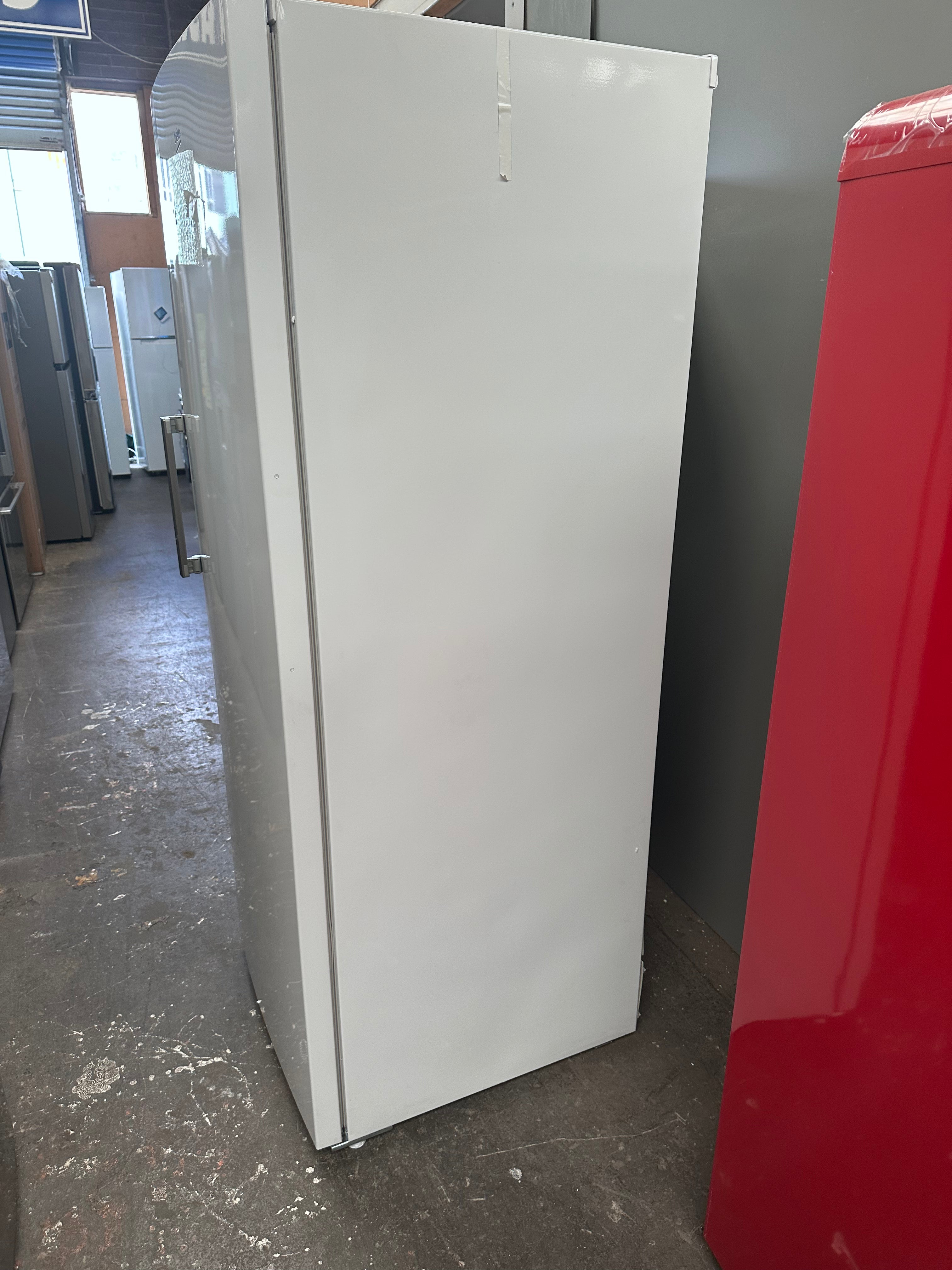 Beko 404L Frost Free Upright Freezer BVF404W - European Made, Energy Efficient, 12 Month Warranty - Perfect for Home, Restaurant & Commercial Kitchen Storage