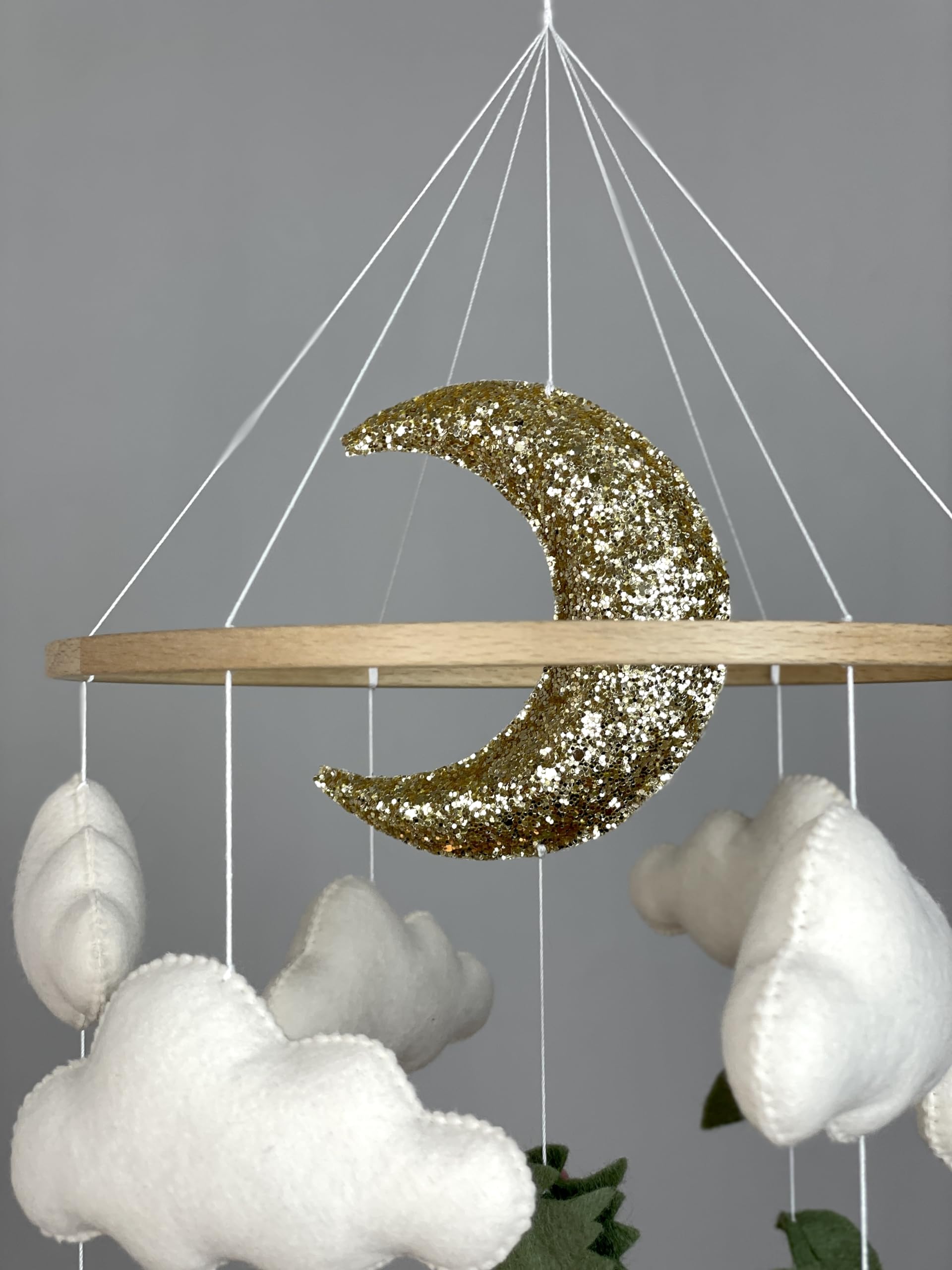 **Green Dragon Felt Hanging Mobile for Baby Crib – Fantasy Nursery Decoration, Baby Shower Gift for Girls – Perfect for Newborn Rooms & Themed Nurseries**