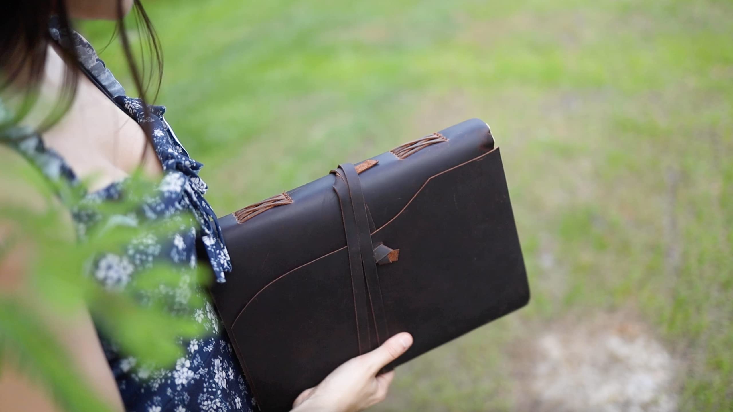 Vintage Leather Journal Scrapbook for Women & Men - 240 Pages Handmade Deckle Edge Paper, Rustic Travel Notebook, Antique Grimoire & Book of Shadows - Perfect for Writing, Sketching, Gift Giving & Witchcraft Practices
