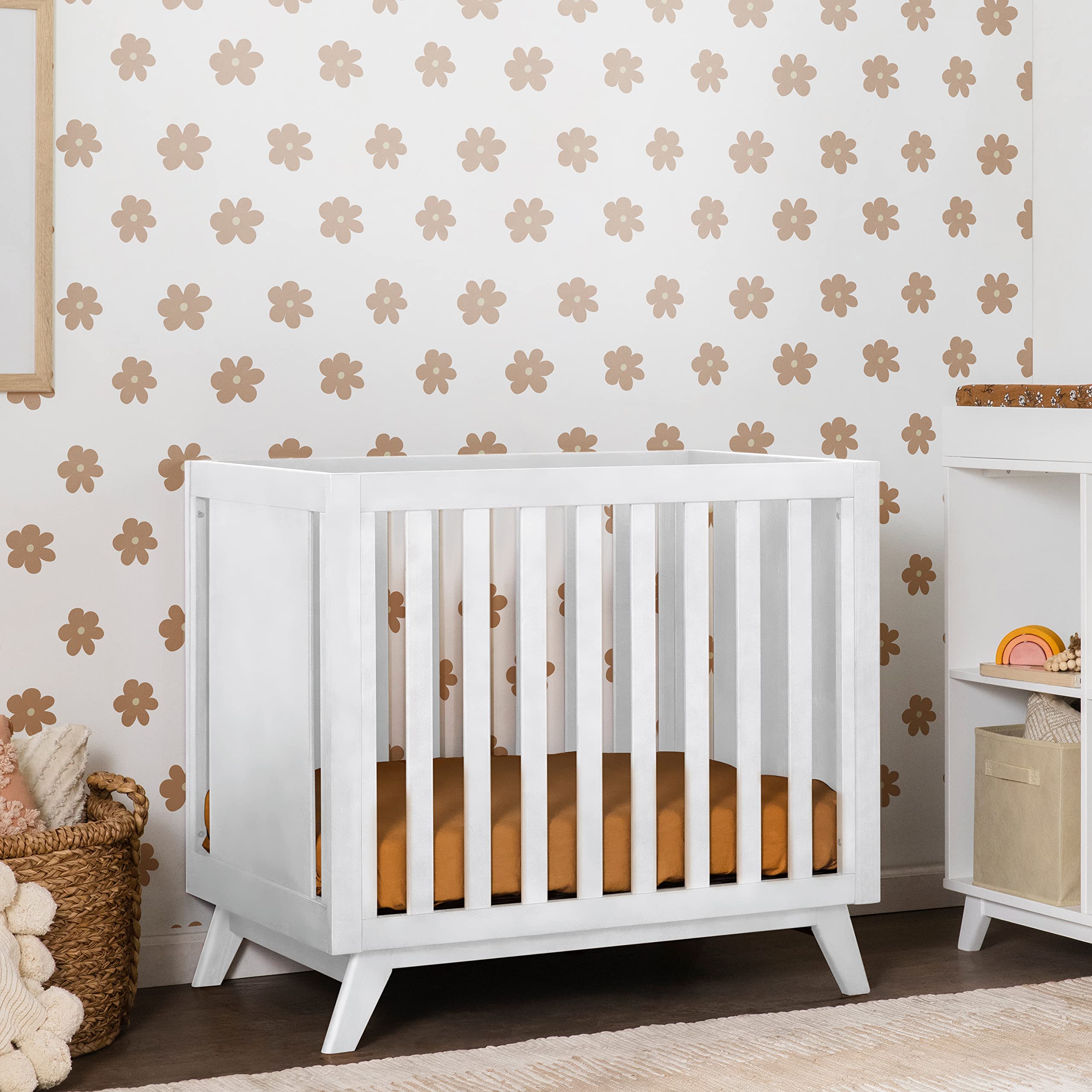 DaVinci Otto 3-in-1 Convertible Mini Crib with 4