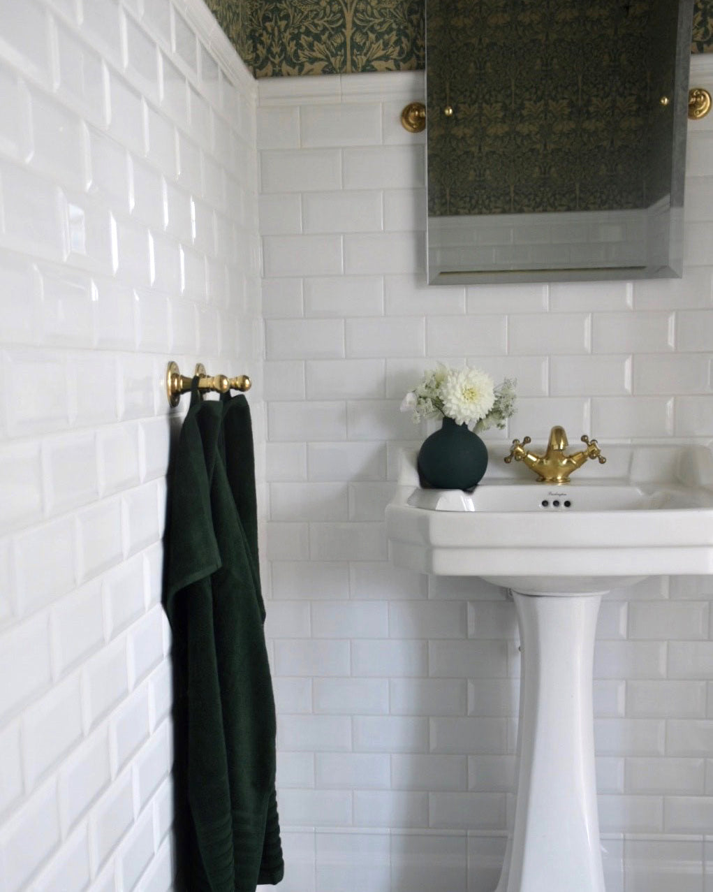 Rectangular Haga Bathroom Mirror in Brass - 45 x 60 cm - Elegant Wall Mirror for Modern Bathrooms, Vanities & Home Decor