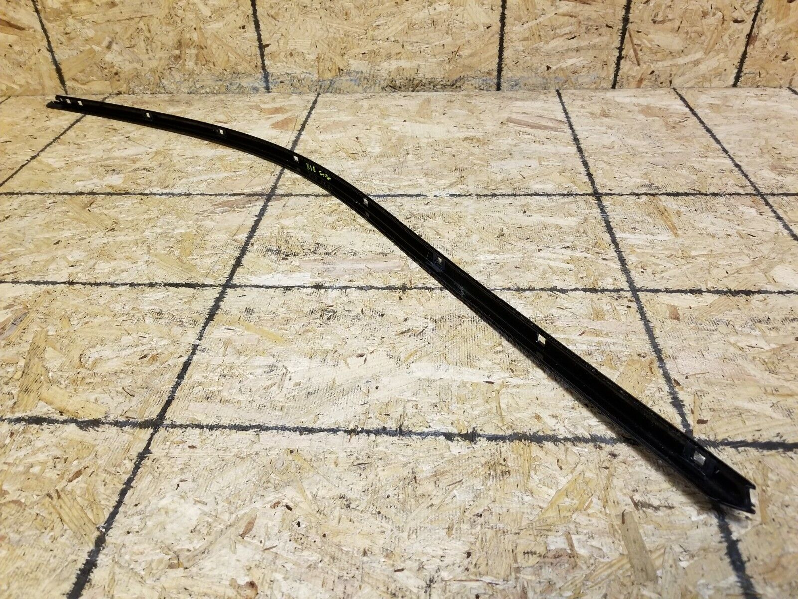 2004-2009 Jaguar XJ8 Front Left Upper Door Window Trim Molding - OEM Replacement Part - Perfect for Car Restoration & Window Seal Repair