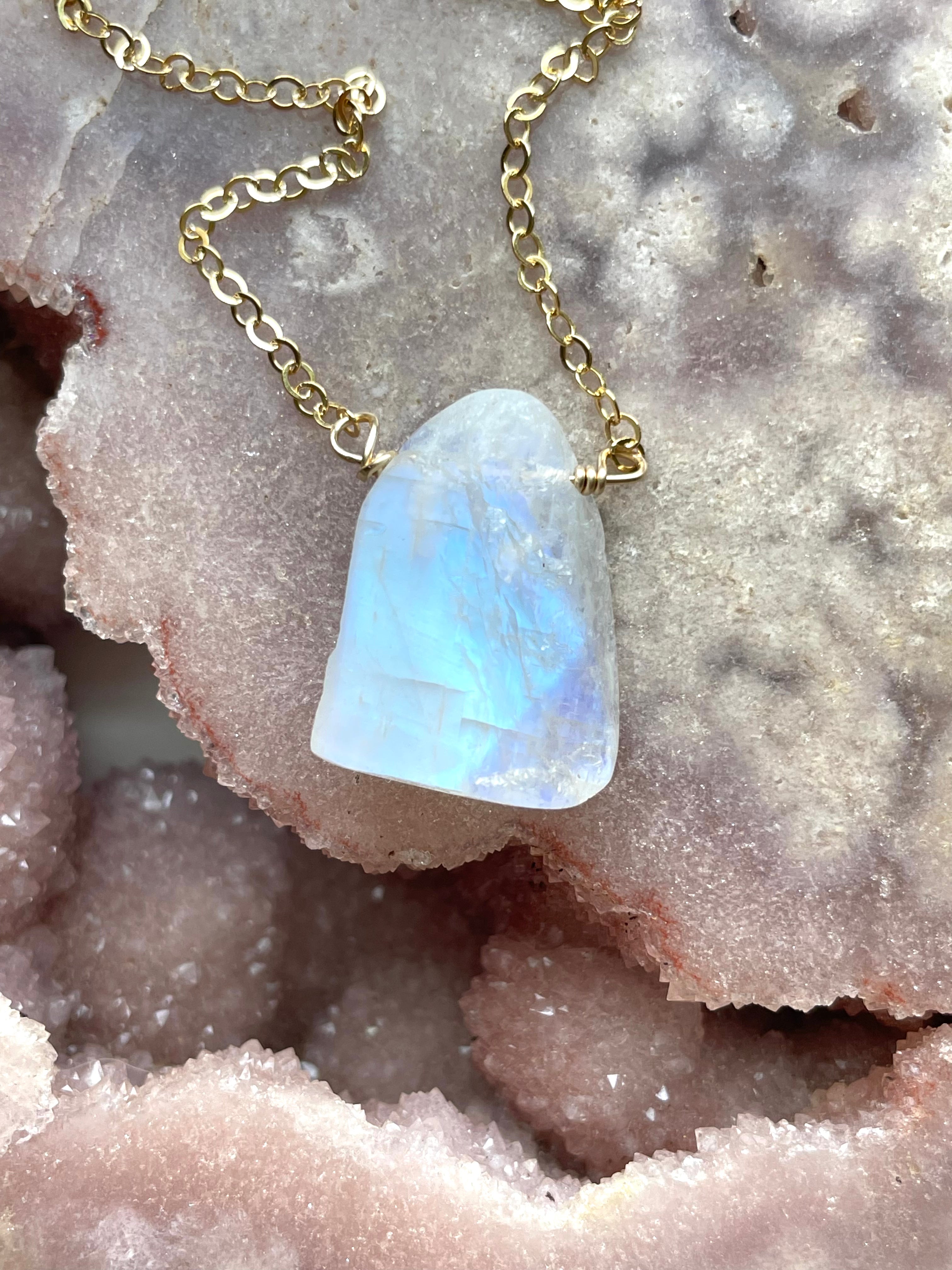 Natural Rainbow Moonstone Crystal Necklace - Healing Stone Jewelry for Women, Spiritual Protection & Positive Energy - Perfect for Meditation, Yoga & Everyday Wear