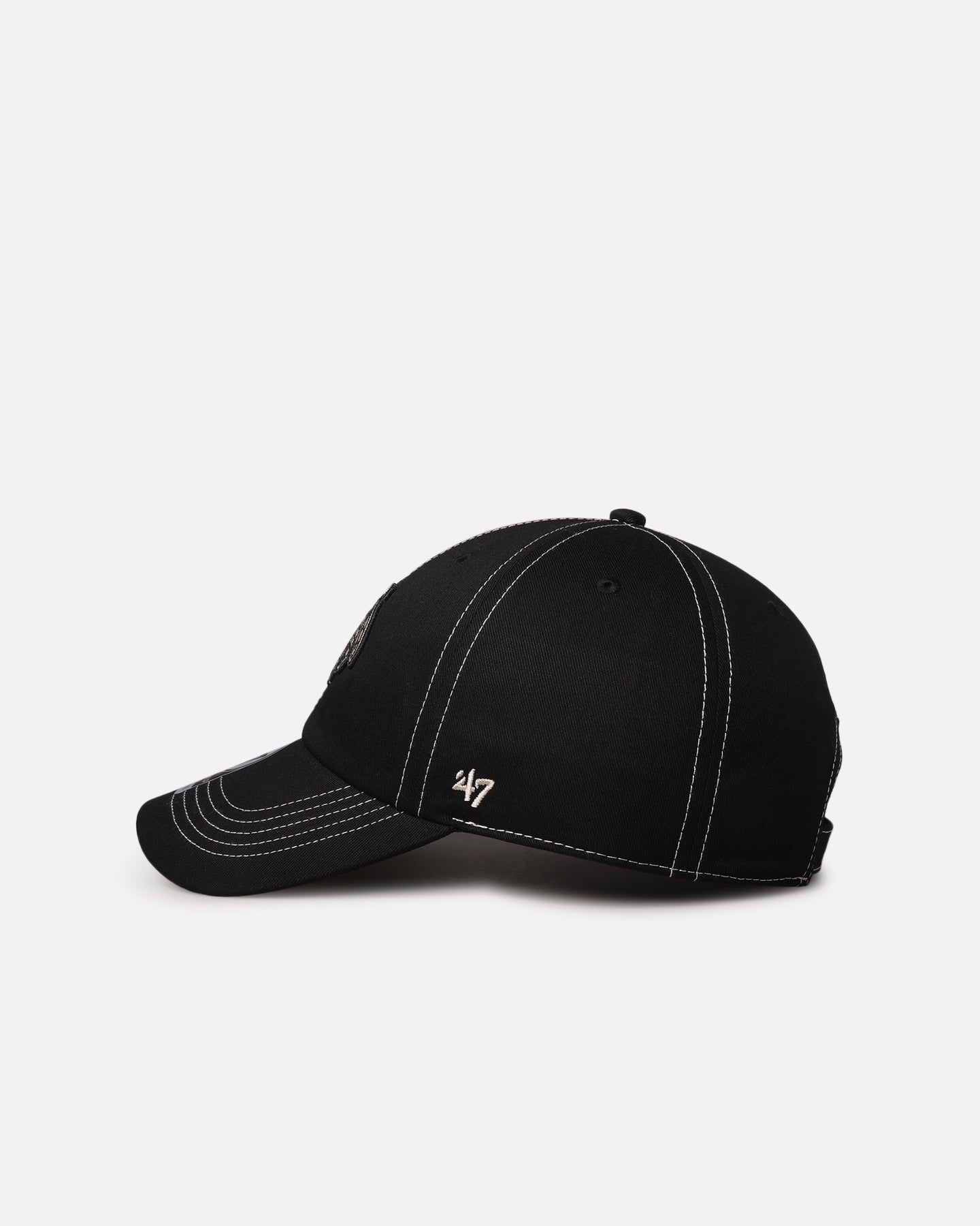 47 Brand Chicago Blackhawks Contrast Stitch Snapback Hat - Adjustable Strapback Cap in Black/Bone for Men's Sports & Casual Wear