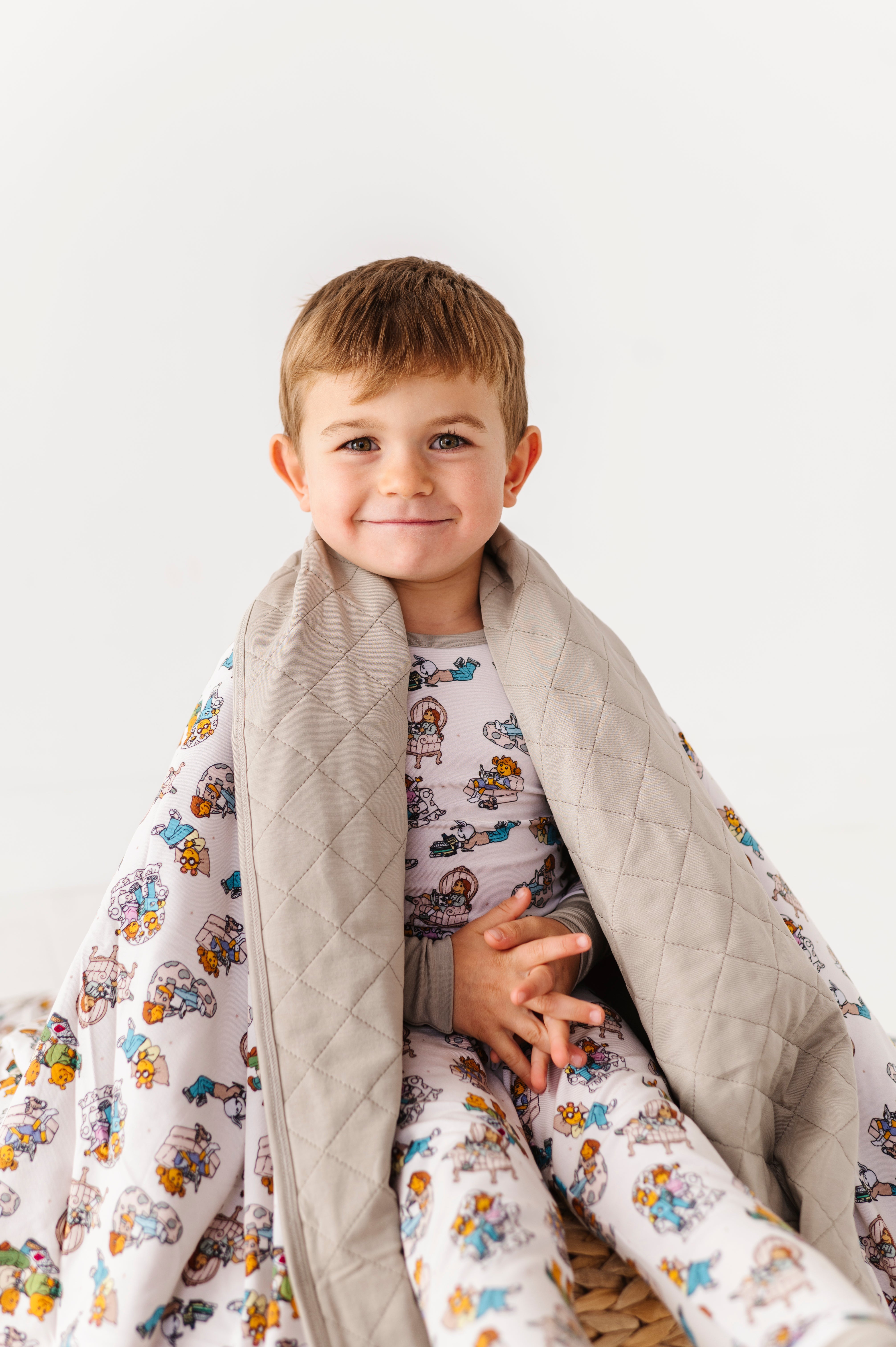 Arthur™ Little Readers Quilted Oversized Blanket - Soft & Cozy Extra Large Throw Blanket for Kids, Reading Nook, Nursery, Bedroom & Couch - Perfect Gift for Book Lovers