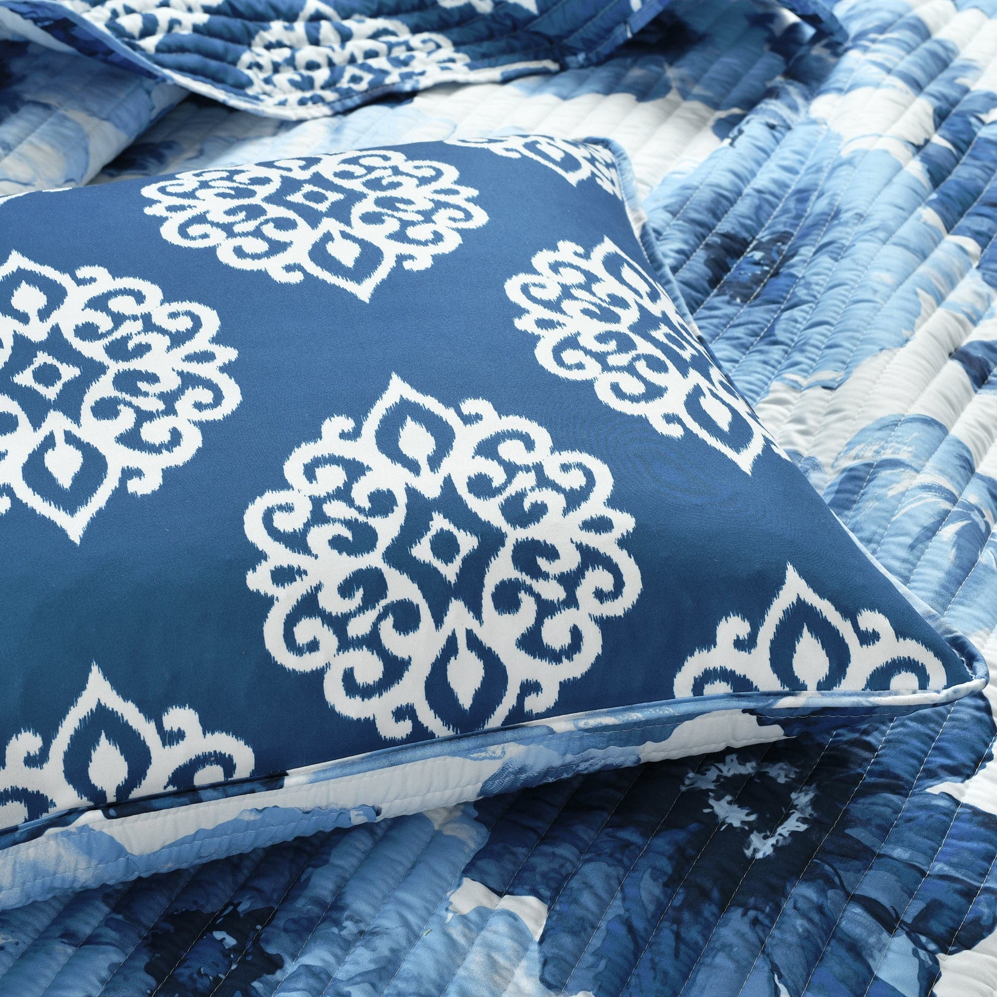 Leah Quilt 3 Piece Bedding Set - Queen Size Comforter, Pillow Shams & Bed Skirt - Soft Microfiber Luxury Quilted Bed Set for Cozy Bedroom Decor