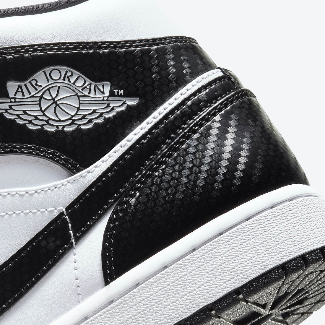 Air Jordan 1 Mid SE Carbon Fiber Basketball Shoes - Black & White High-Top Sneakers for Men | Streetwear Fashion & Casual Wear