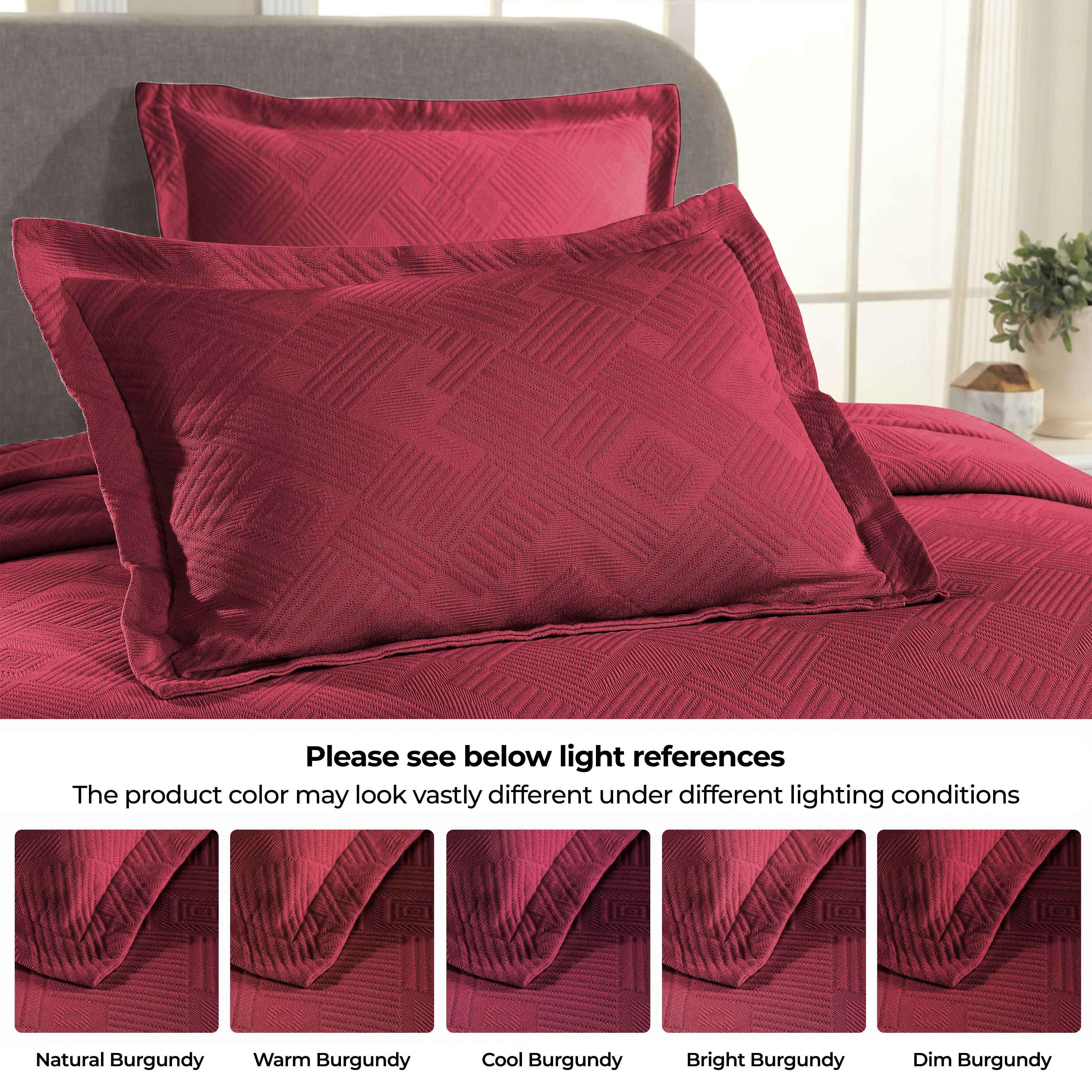Luxury Cotton Jacquard Matelassé Bedspread Set with Scalloped Geometric Fret Design - Queen/King Size Bed Cover for Master Bedroom, Guest Room & Hotel Decor