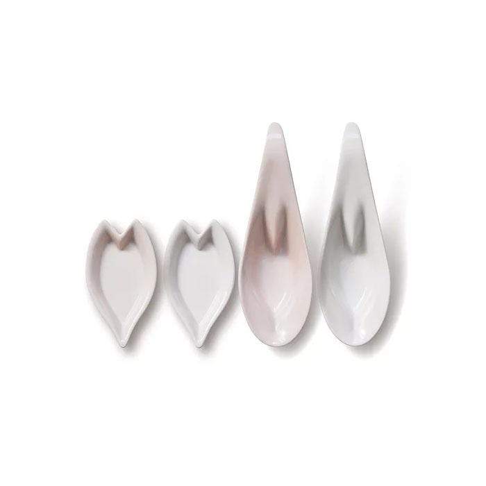 Hiracle Sakura Porcelain Renge Spoon and Petal Plate Set - Japanese Cherry Blossom Tea Ceremony Tableware for Dessert, Sushi, and Home Decor