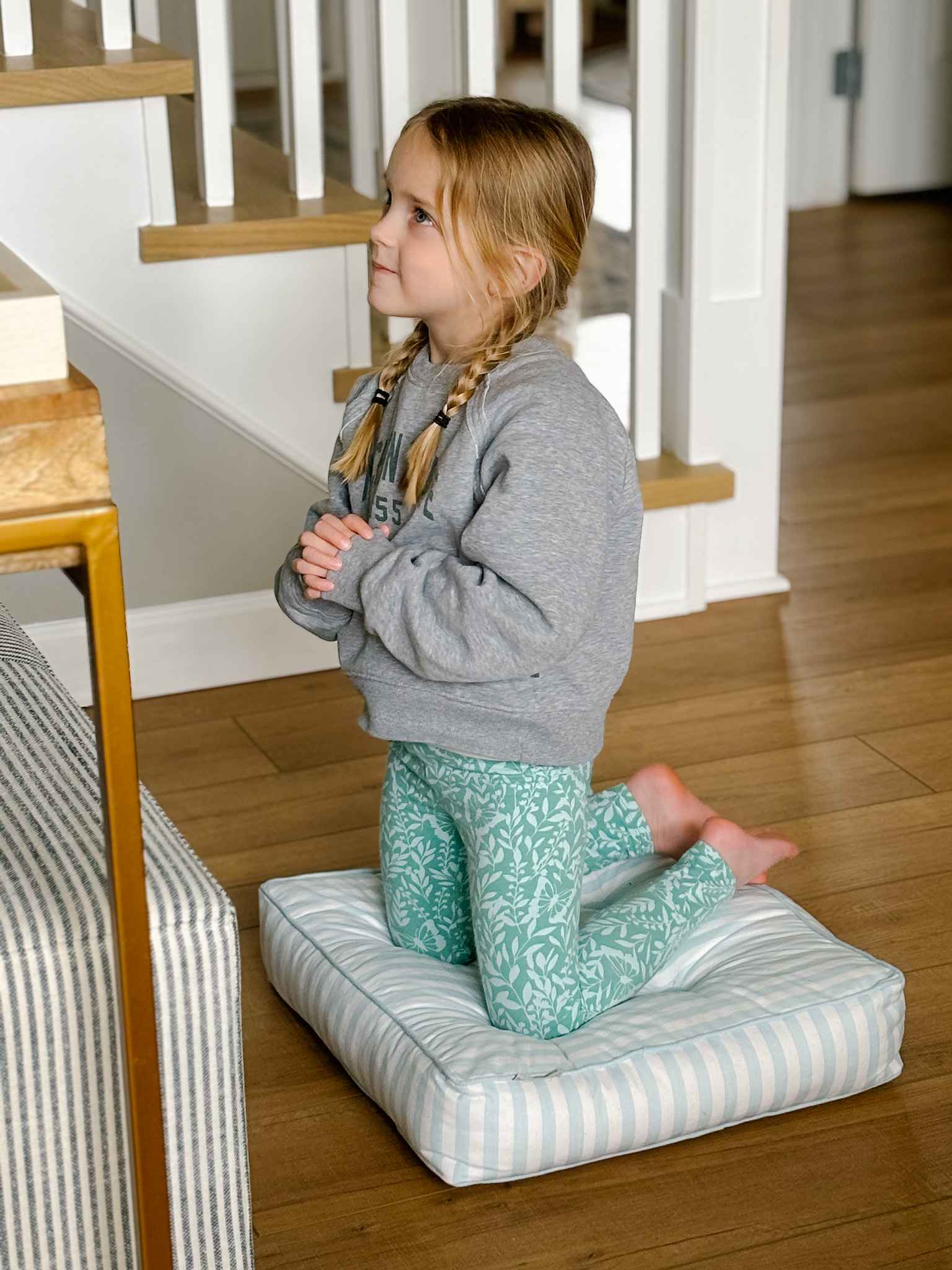 Kids Prayer Kneeler - Sky Blue Stripe Design for Comfortable Worship | Perfect for Church, Home & Sunday School Devotions