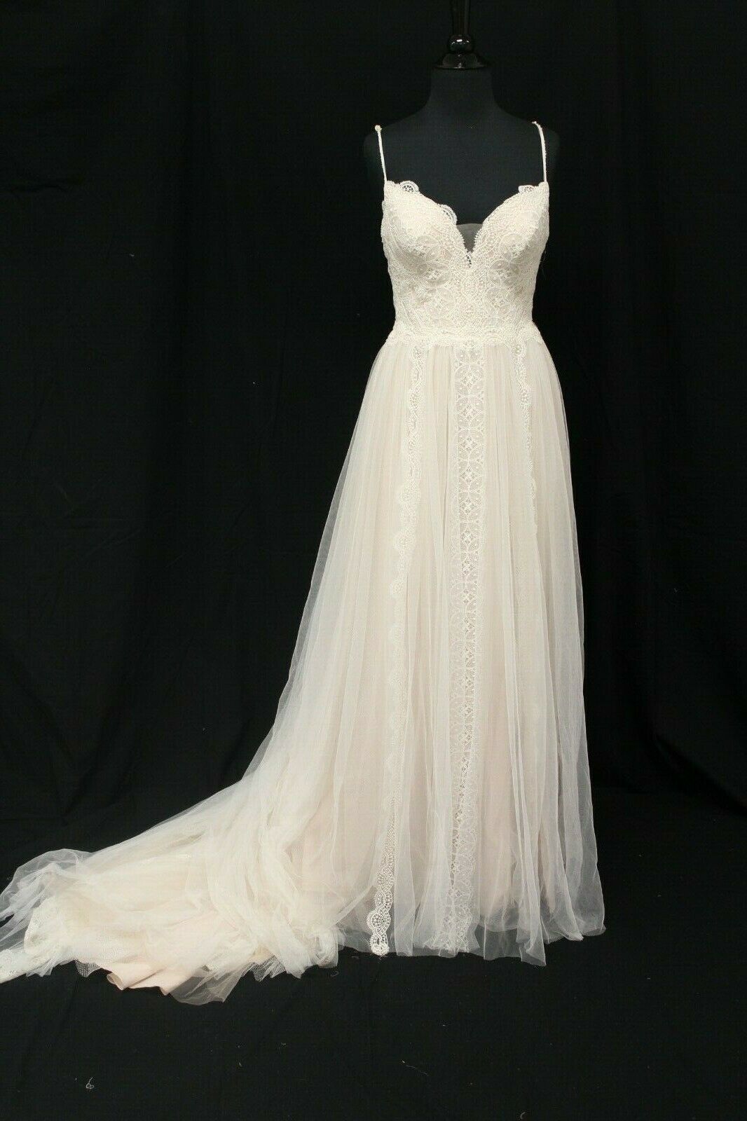 Sottero and Midgley Olson Sample Wedding Gown - Elegant Lace Bridal Dress for Bride, Perfect for Church Ceremony & Outdoor Wedding Photography