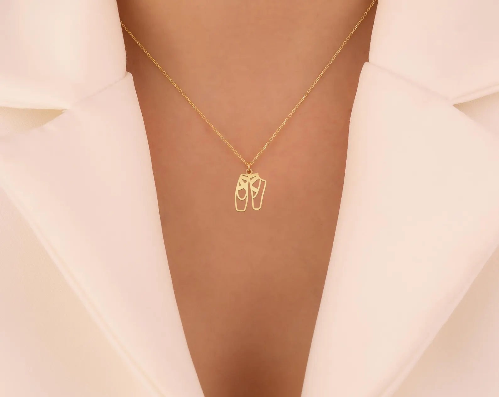 Elegant Ballet Pointe Shoes Necklace - Perfect Gift for Dancers, Ballerinas & Dance Lovers - Ideal for Performances, Recitals & Dance Class Accessories
