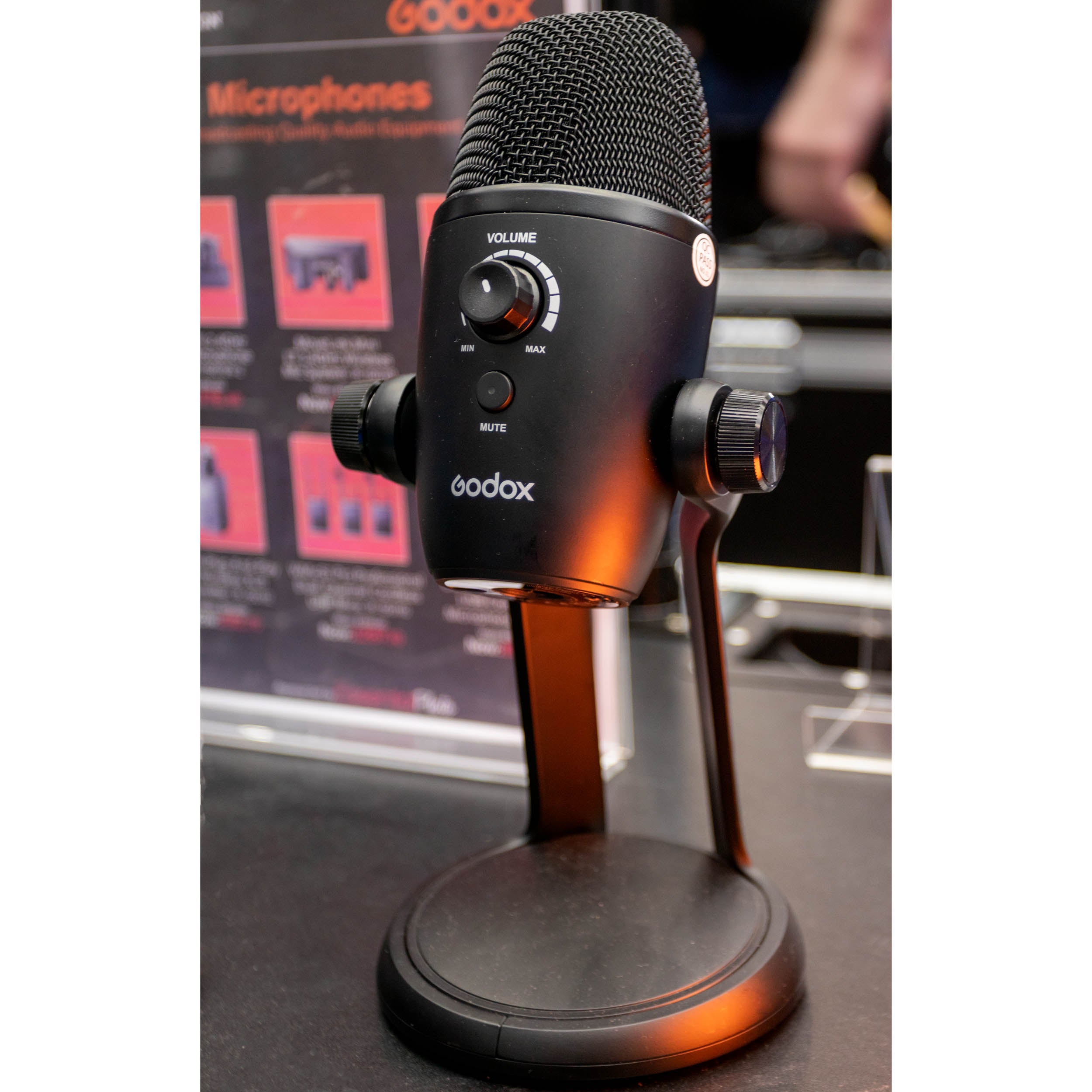 UMic82 Professional USB Condenser Microphone with Multi-Pattern Recording - Perfect for Podcasting, Streaming, and Home Studio Recording