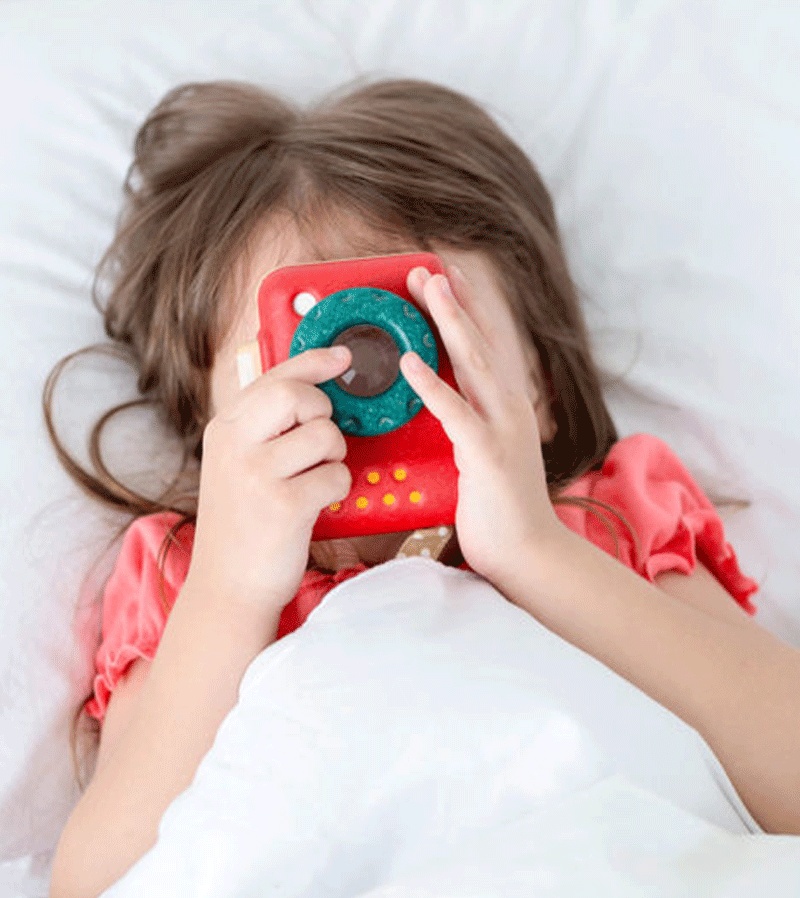 Plan Toys My First Camera - Wooden Toddler Camera Toy for Kids Ages 2-4, Pretend Play & Early Learning, Perfect Gift for Birthday & Christmas (Imagination & Role Play)