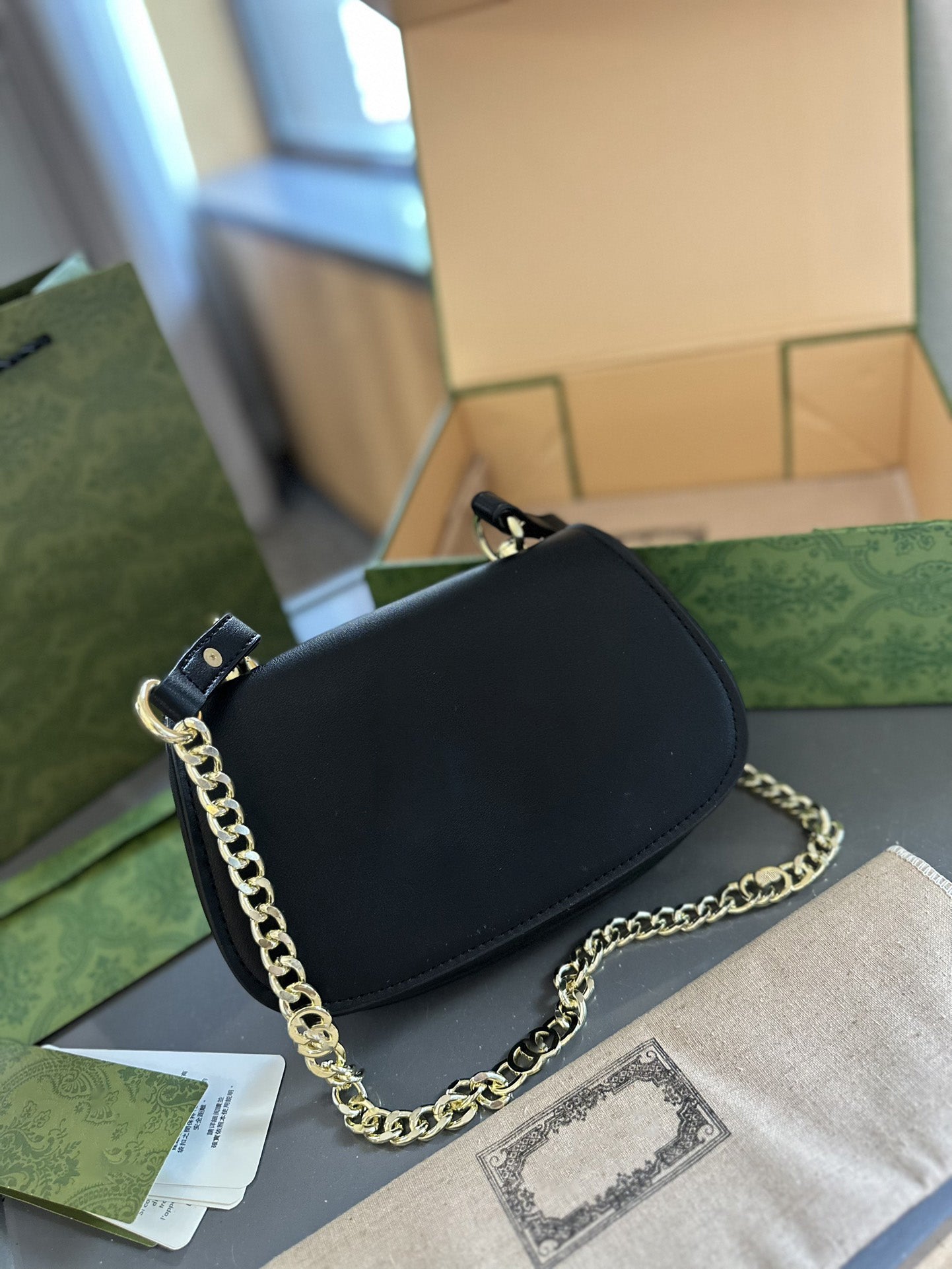 Stylish Women's Crossbody Bag for Everyday Use - Perfect for Work, Travel & Shopping