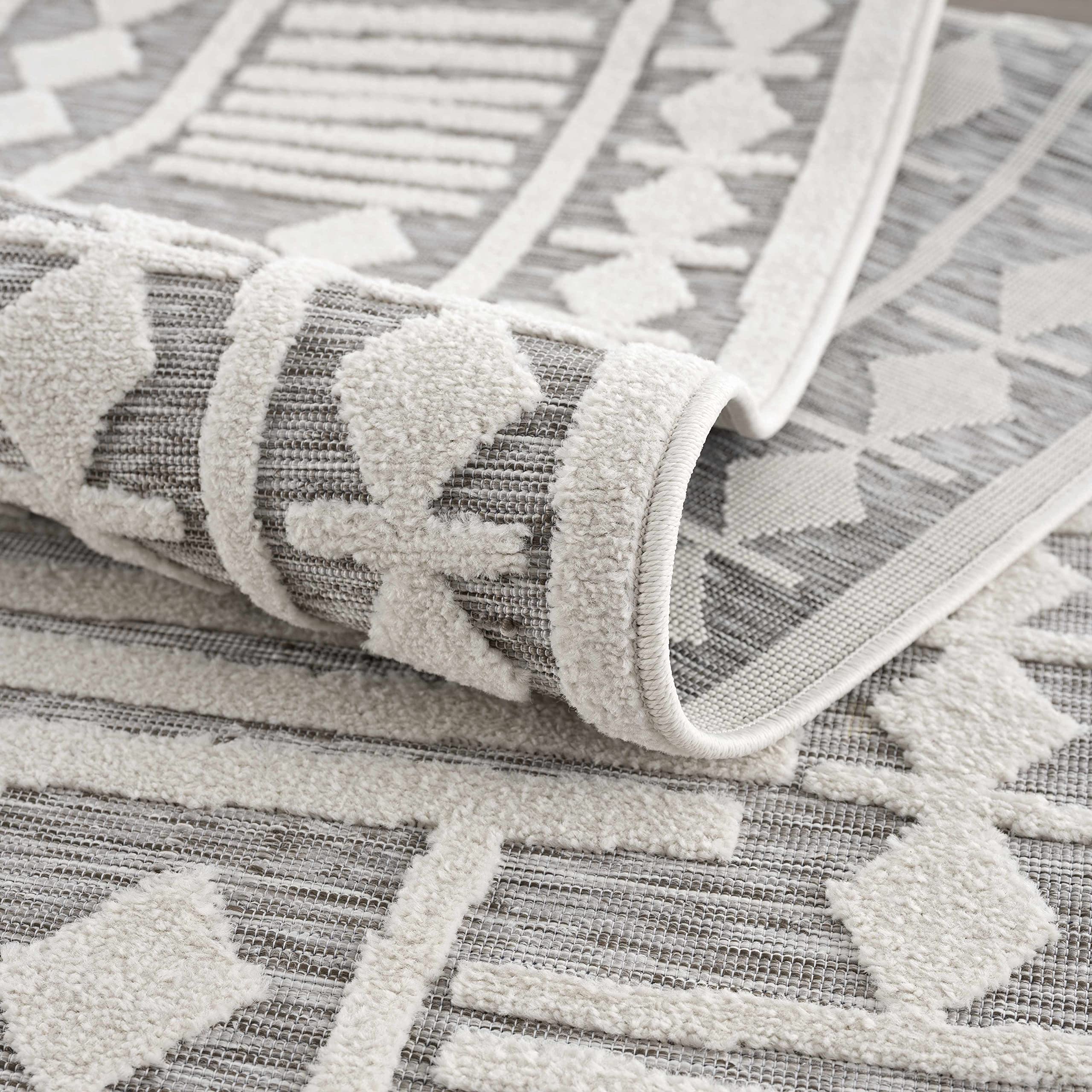 Hauteloom Tabontabon Gray Area Rug 5'3