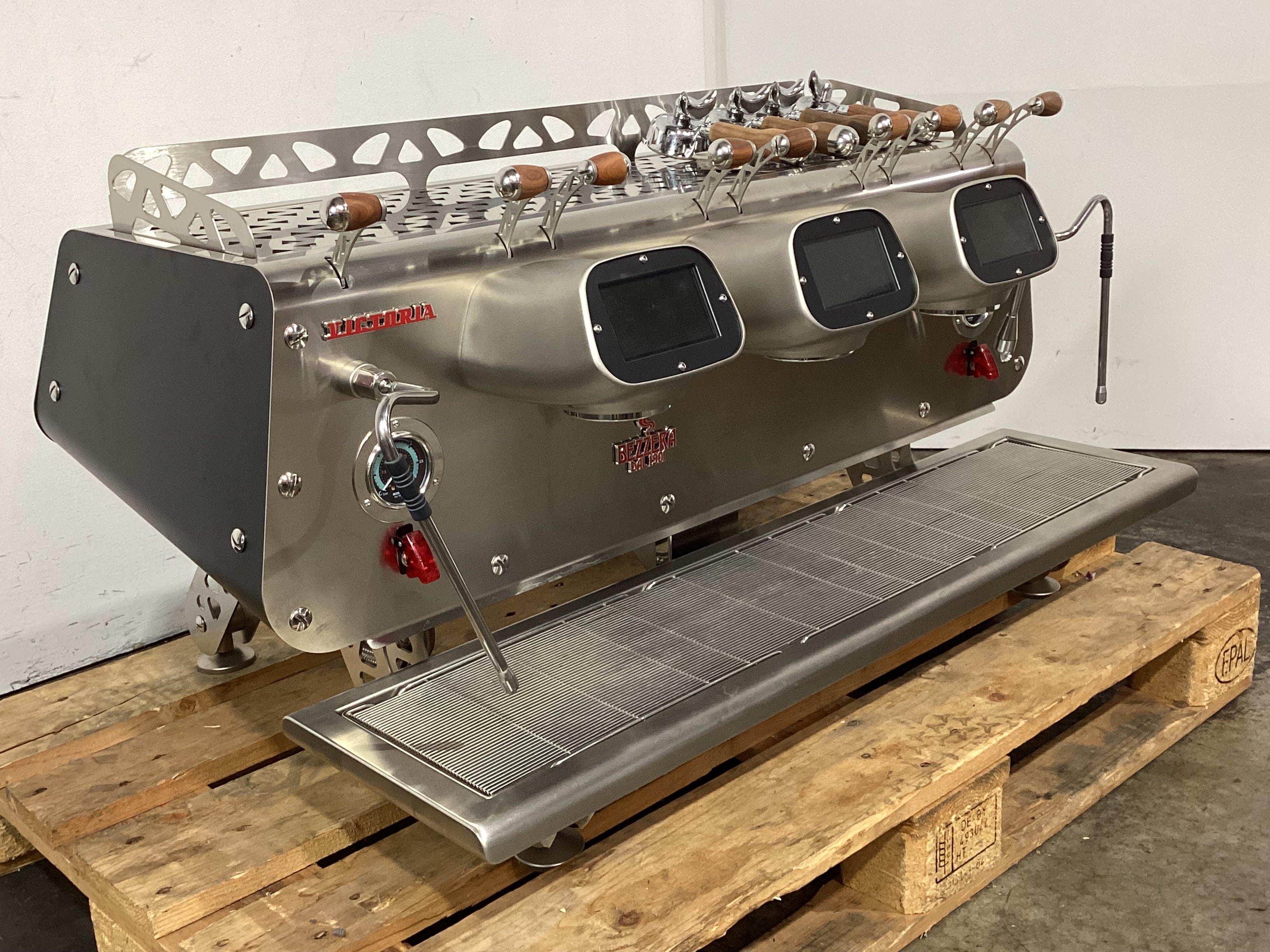 Bezzera Victoria De Brewing Profile 3 Group Commercial Espresso Machine for Cafes & Restaurants | Professional Coffee Brewing Equipment