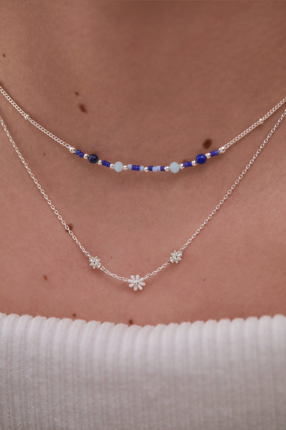Elegant Triple Flower White Enamel Pendant Necklace for Women - Perfect for Weddings, Parties & Everyday Wear