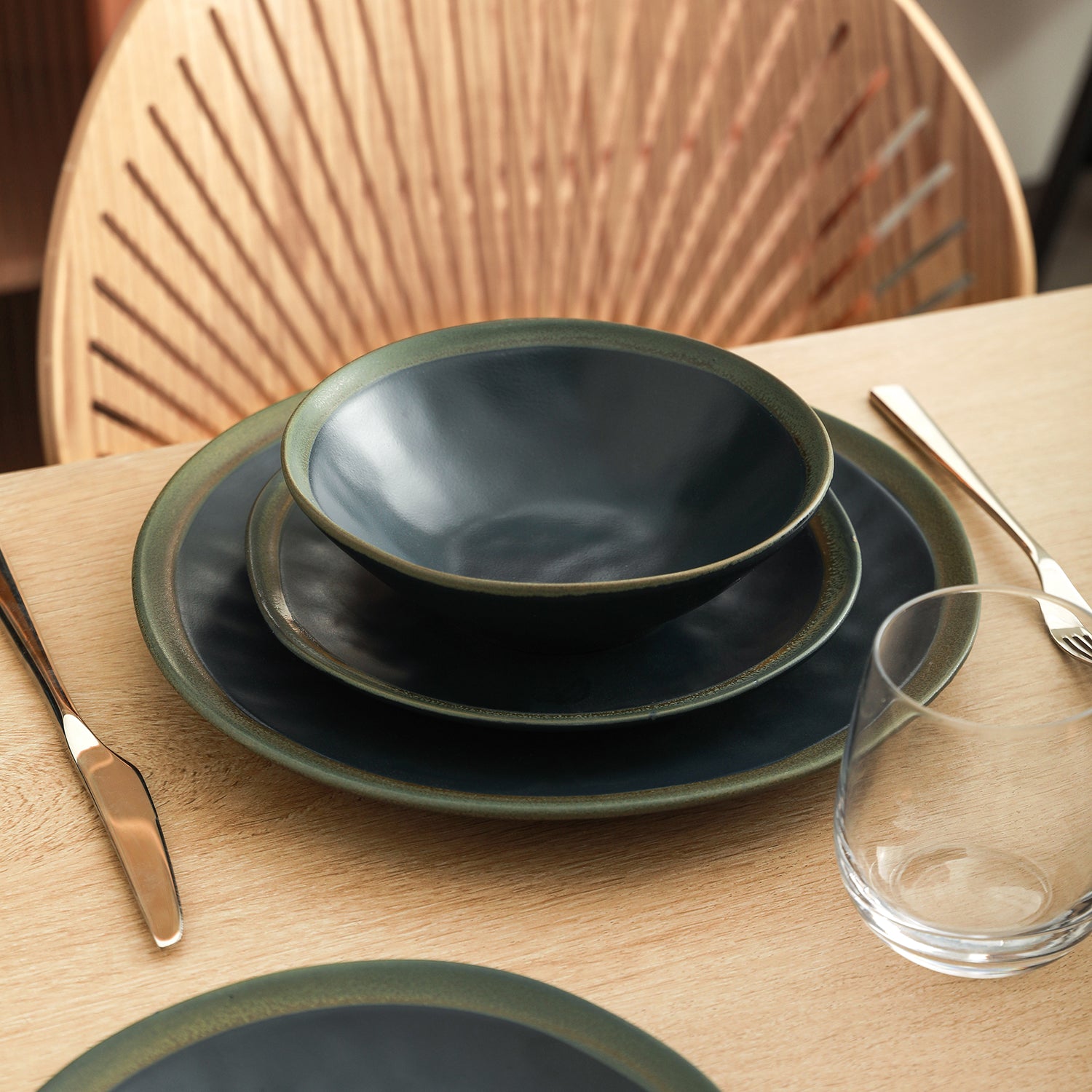 Premium Serafina Stoneware Dinnerware Set - Elegant Blue Ceramic Plates, Bowls & Mugs - Durable Stoneware for Everyday Use & Entertaining - Perfect for Family Dinners, Parties & Restaurant-Style Dining