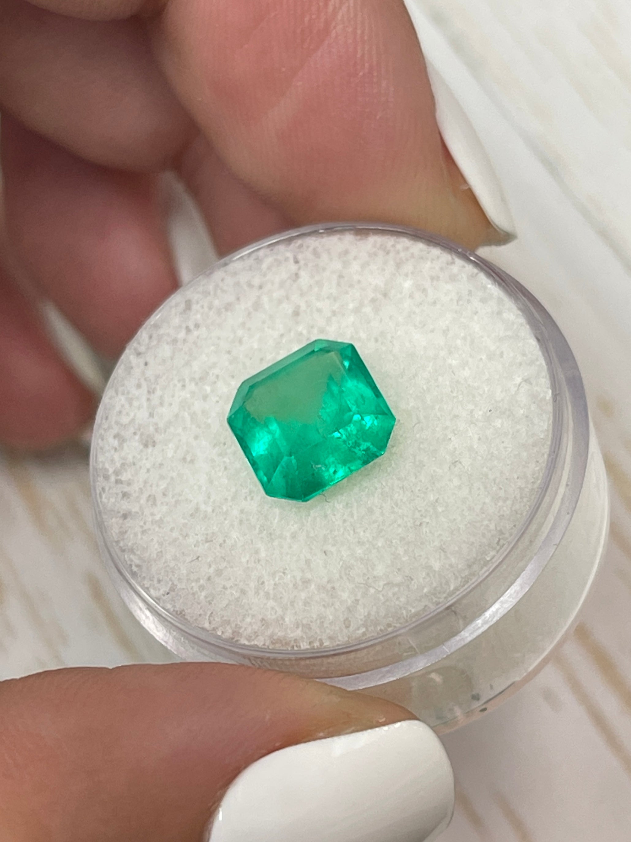 14K Gold Three Stone 2.81 Carat Medium Green Natural Colombian Loose Emerald - Emerald Cut Gemstone for Engagement Rings & Fine Jewelry Making