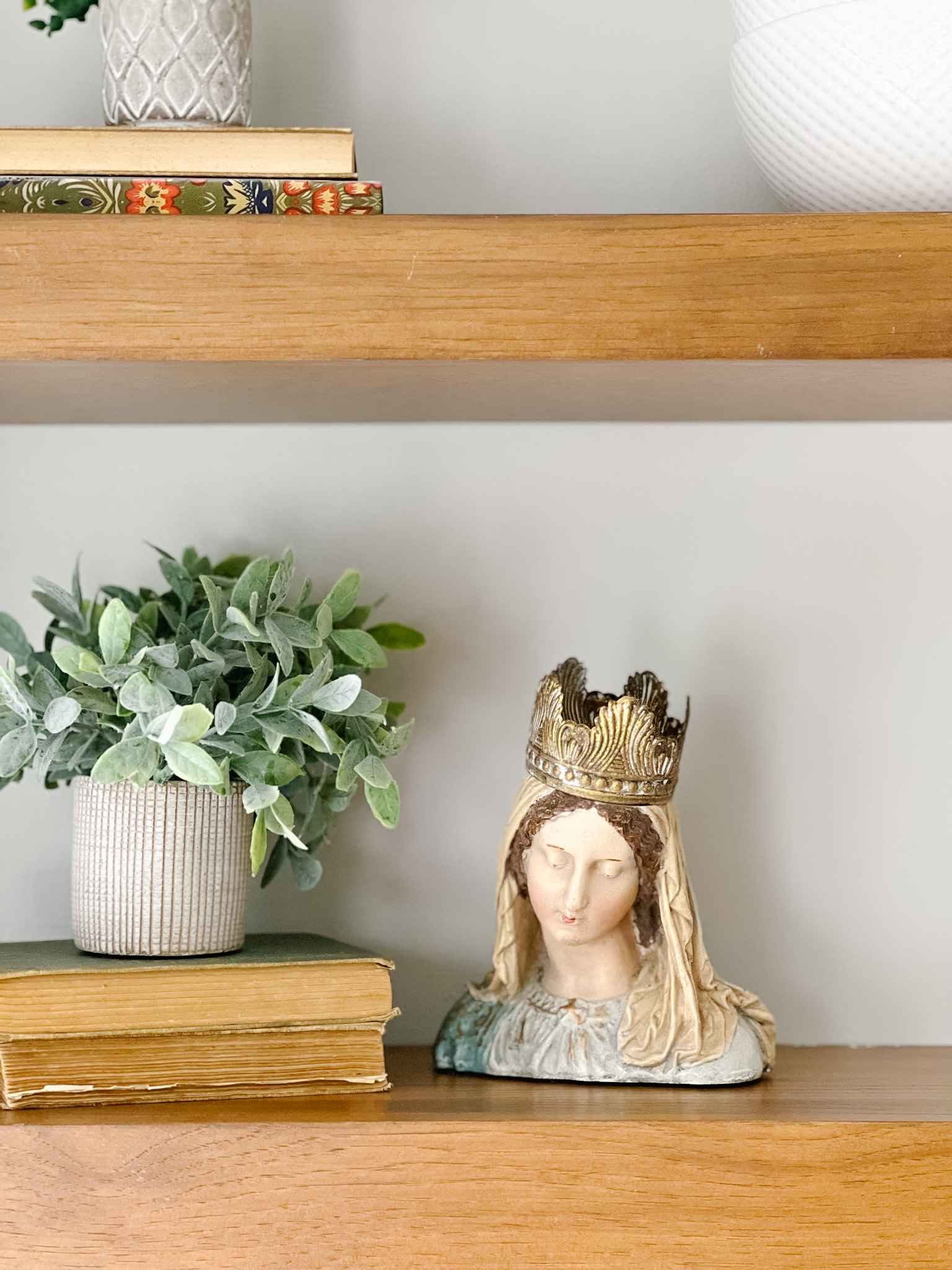 Antique Virgin Mary Statue - Handcrafted Religious Home Decor for Prayer Altar, Catholic Gifts & Christian Collectibles | Perfect for Church, Home Shrine & Spiritual Meditation