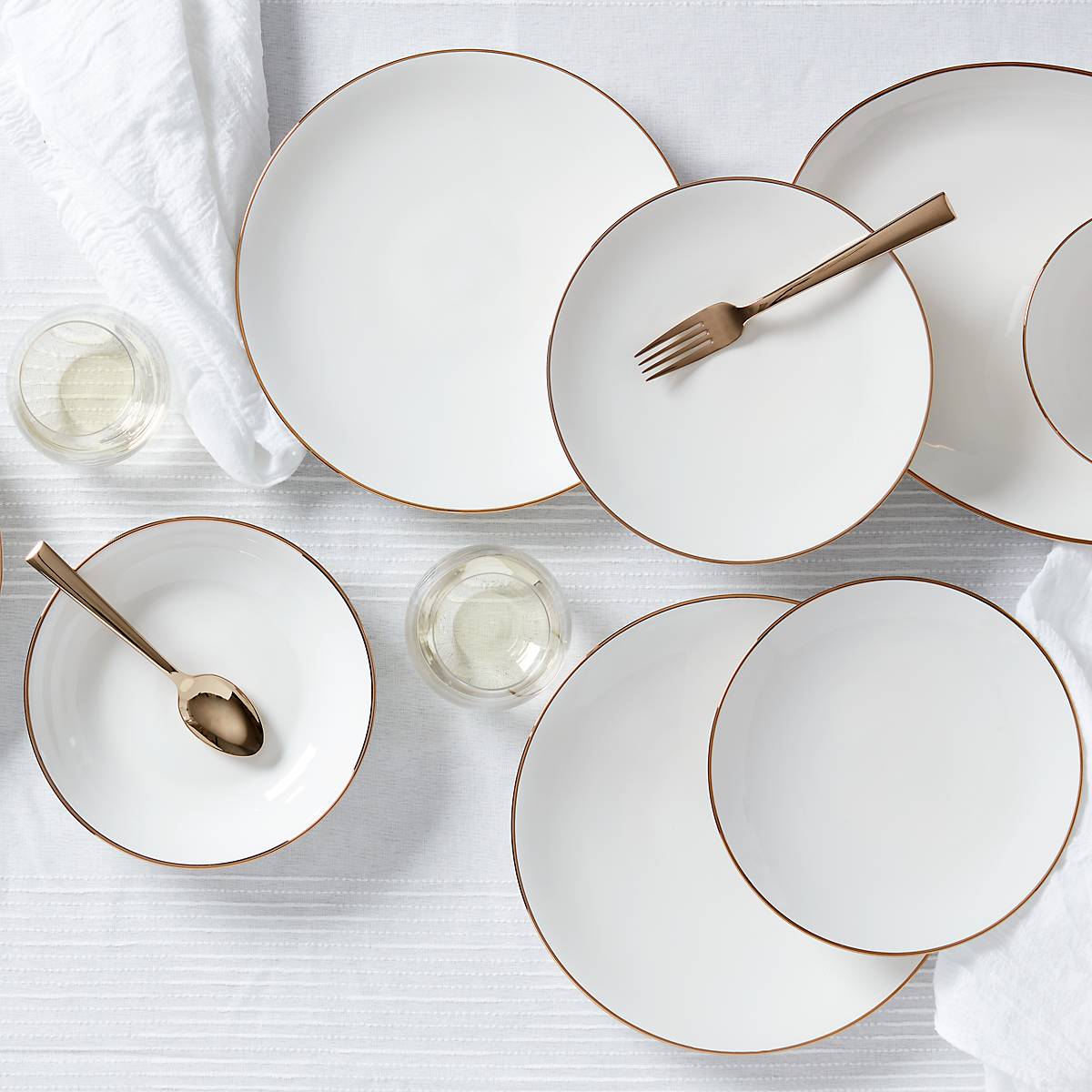 Trianna White Ceramic Dinner Plate Set - 10.5 Inch Elegant Round Plates for Dining, Restaurants & Home Decor - Dishwasher & Microwave Safe - Perfect for Everyday Meals, Parties & Special Occasions