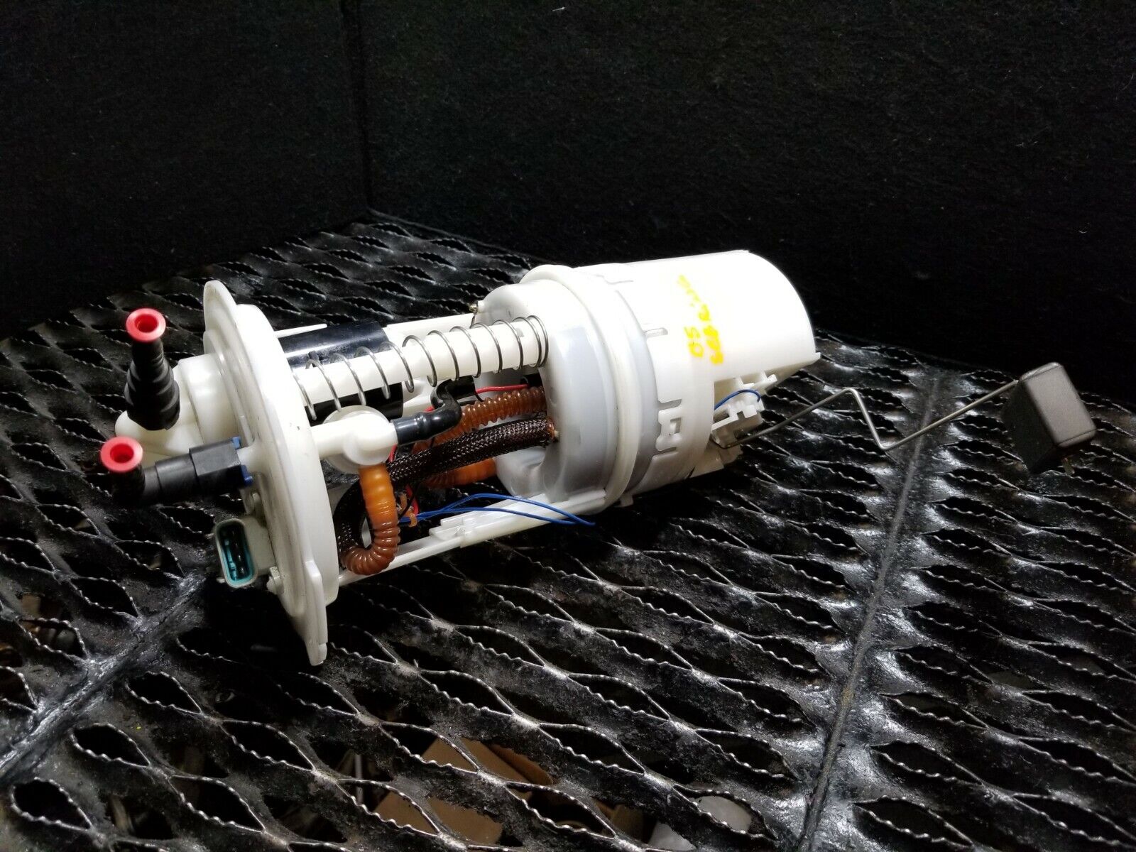 04 05 06 Chrysler Sebring Convertible 2.7L Fuel Pump OEM Replacement Part - High Performance Fuel Pump for Chrysler Sebring Convertible Models, Perfect for Engine Maintenance & Repair