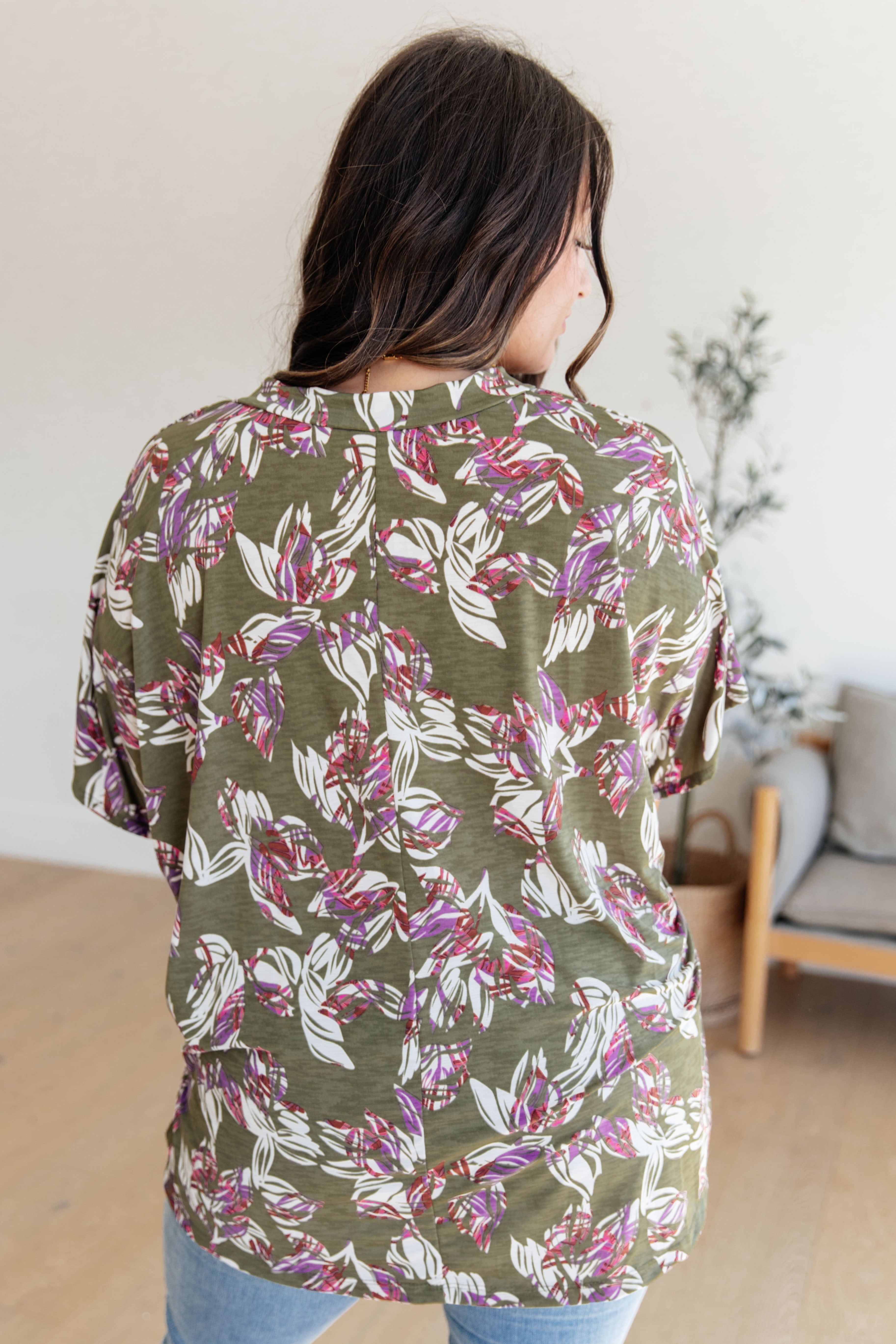 Floral V-Neck Top for Flower Girls - Elegant & Comfortable Dress for Weddings, Parties & Special Occasions
