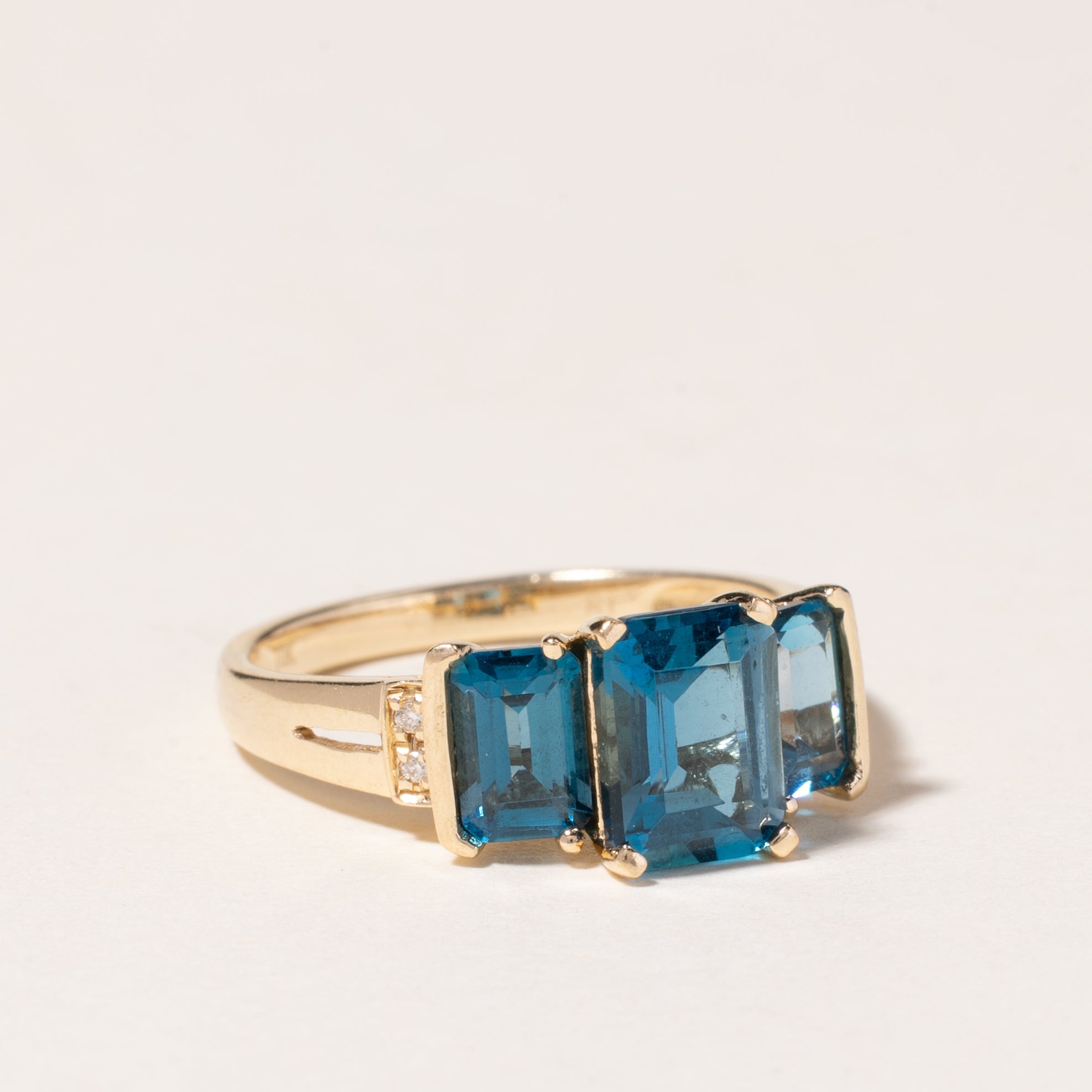 10K Yellow Gold Blue Topaz Ring for Women | 3.28ctw Oval Cut Gemstone Ring | Size 7 | Elegant Birthstone Jewelry Gift for December | Perfect for Engagement, Anniversary & Special Occasions