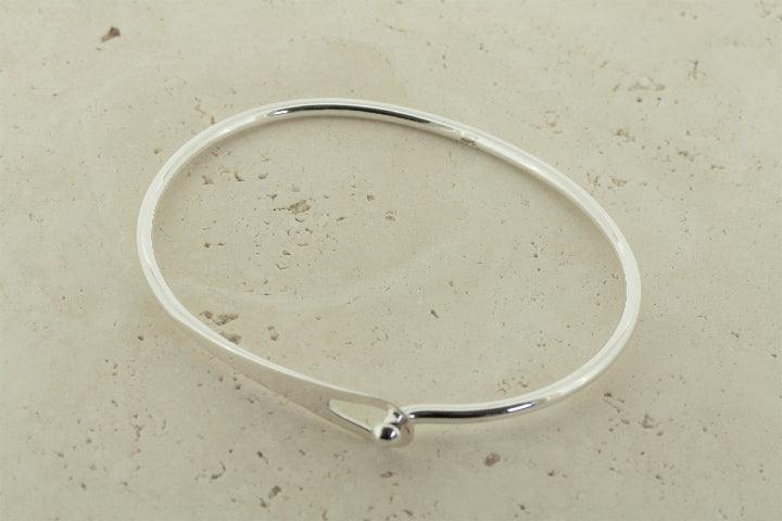 Elegant Curved Hook Bangle Bracelet for Women - Stylish Boho Jewelry for Everyday Wear & Special Occasions