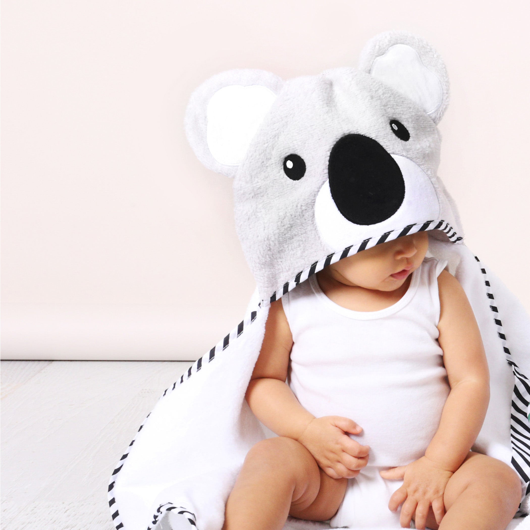 Cute Koala Hooded Bath Towel for Kids - Soft & Absorbent Australian Animal Themed Bathrobe for Boys & Girls - Perfect for Bath Time, Swimming, and Beach Fun