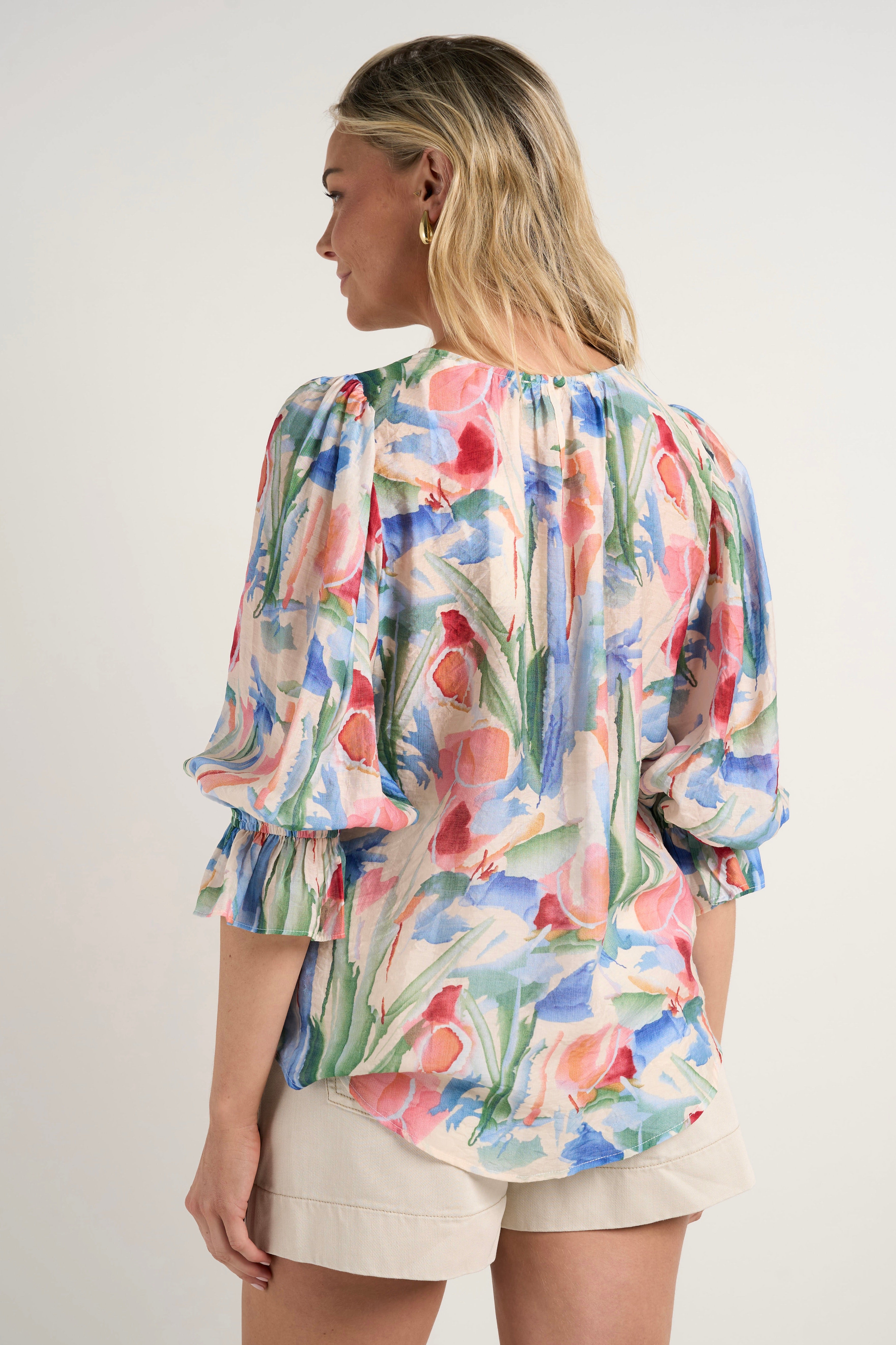 Stylish Watercolor Floral Print Short Sleeve Crewneck Blouse - Perfect for Summer Outfits, Casual Wear & Office Attire