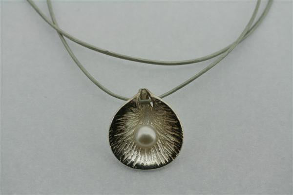Conch Shell Necklace with Pearl & Sterling Silver - Elegant Beach Jewelry for Women, Perfect for Summer Vacations & Boho Fashion
