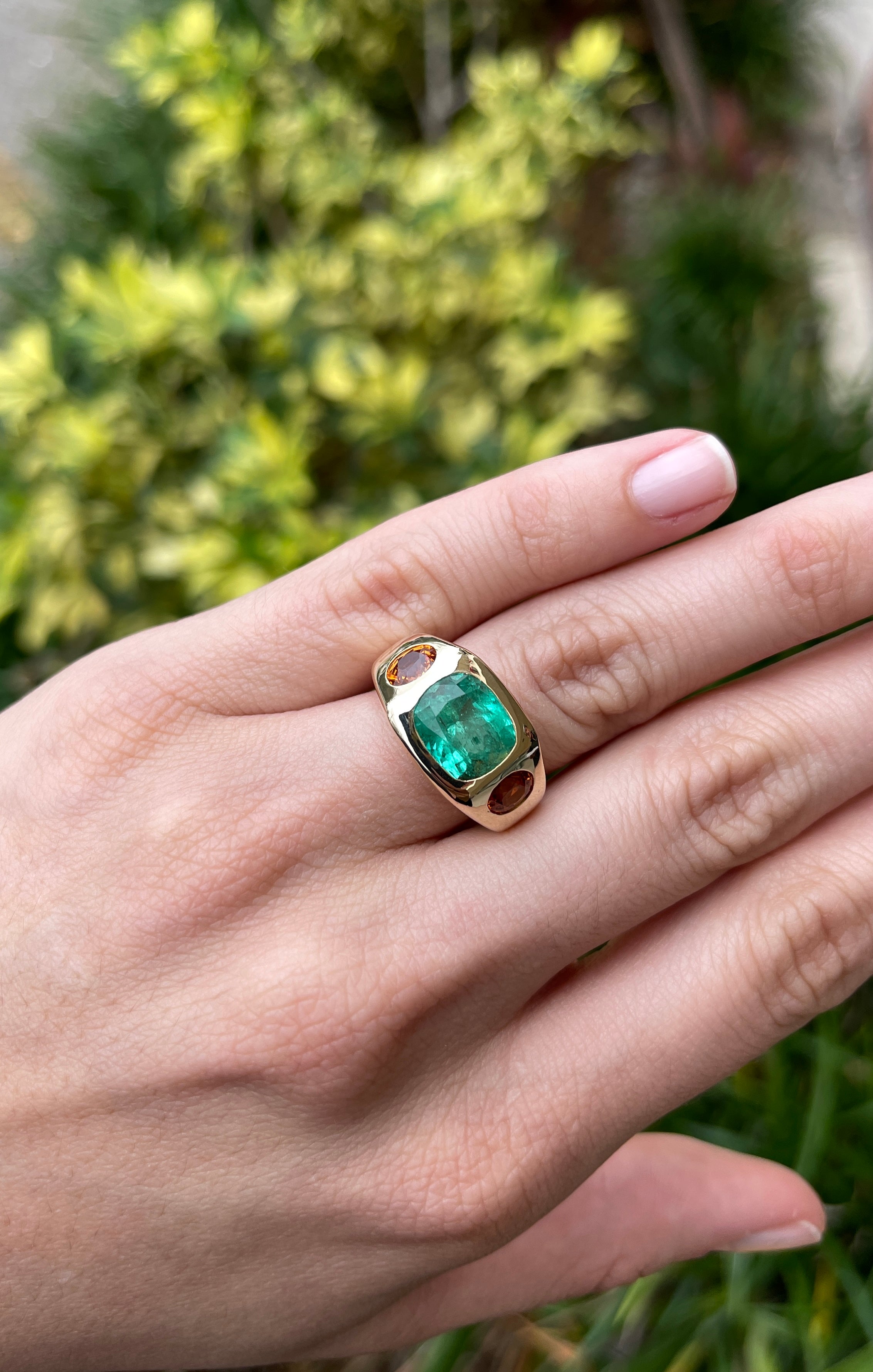 7.05tcw 14K Gold Three Stone Cushion Cut Emerald & Oval Orange Sapphire Gypsy Ring for Women – Elegant Vintage Jewelry for Engagement, Wedding & Special Occasions