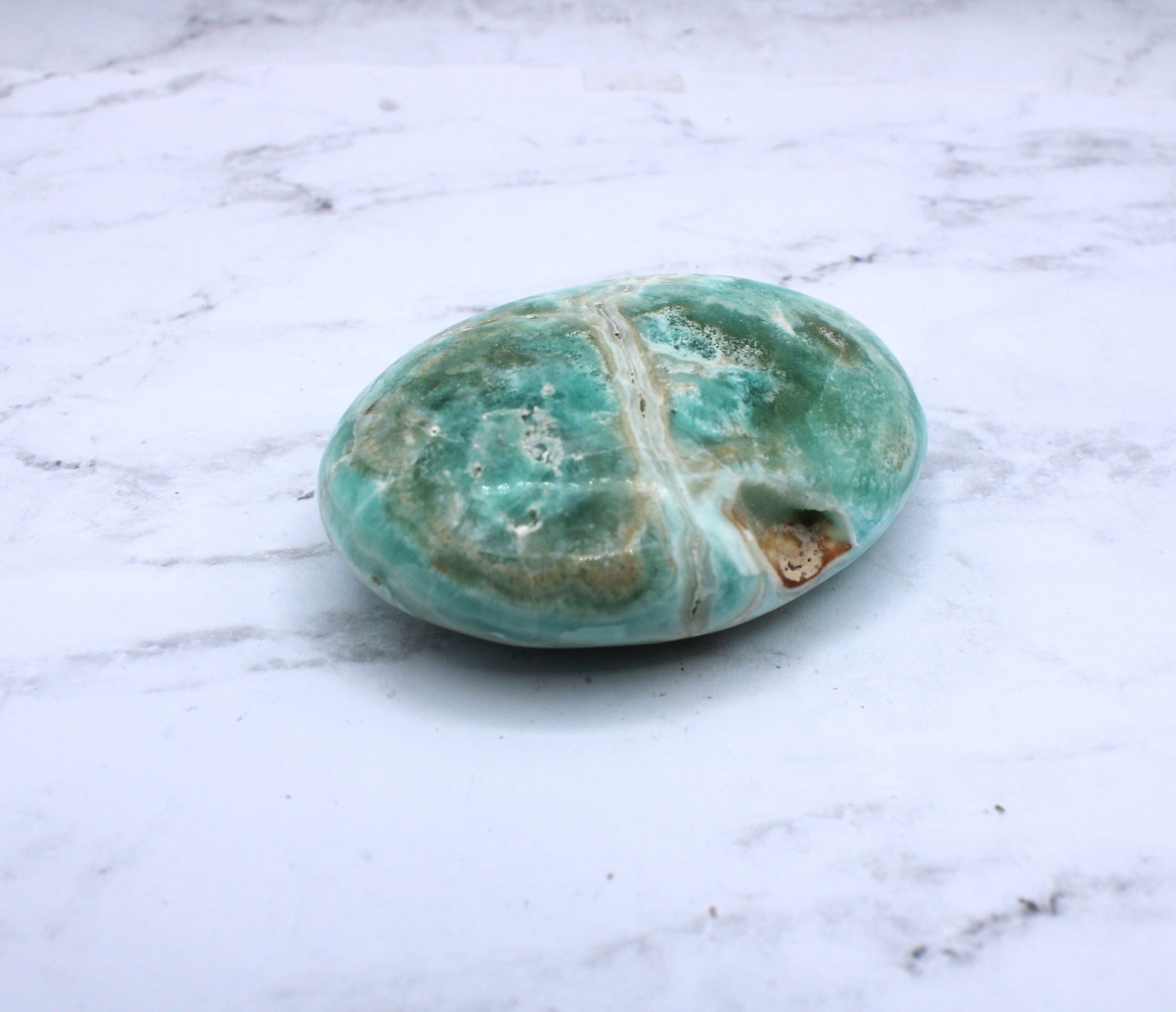 Caribbean Calcite Palm Stone - Natural Healing Crystal for Stress Relief & Meditation - Perfect for Home Decor, Yoga & Spiritual Practices