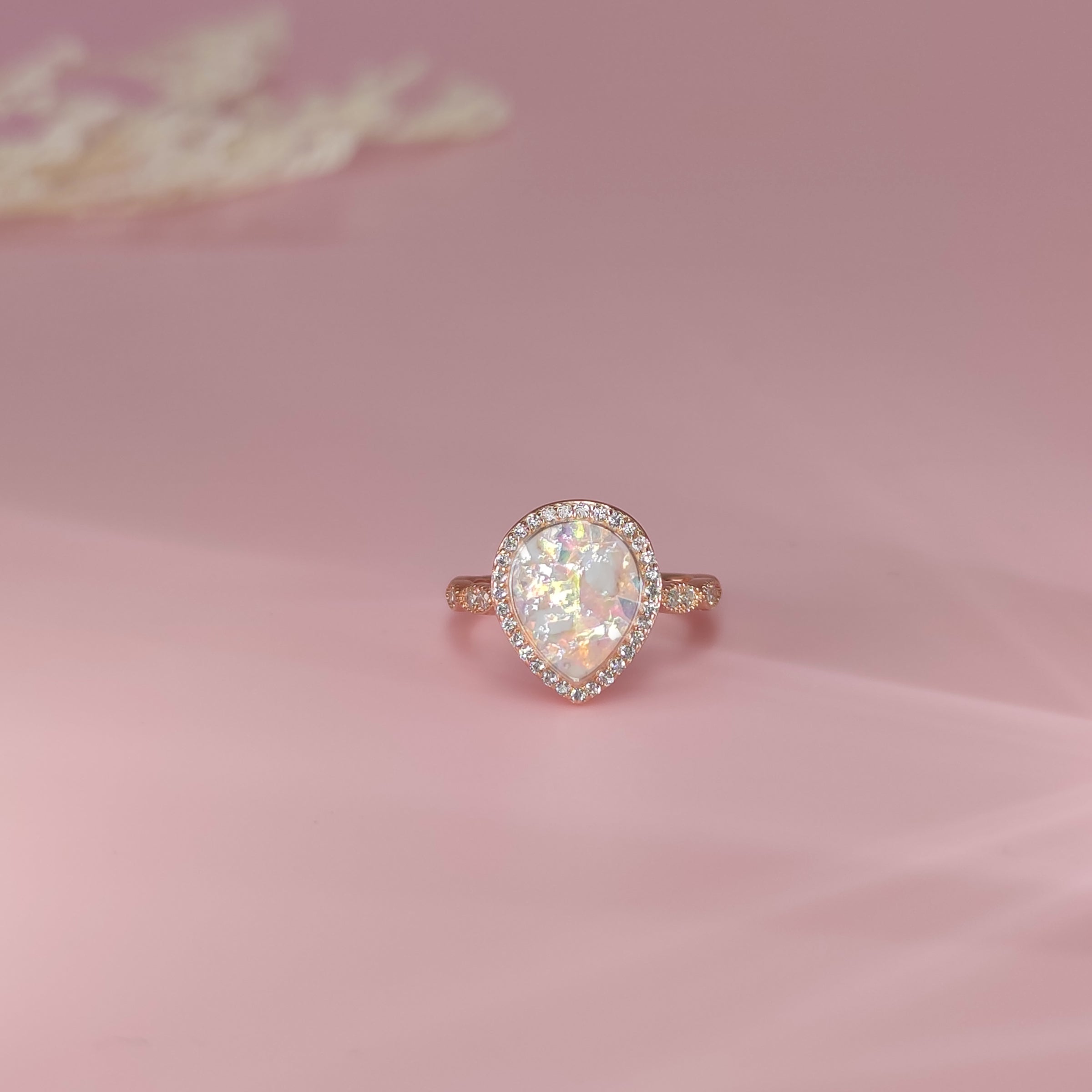 Lumina Essence Ashes Ring - Elegant Memorial Jewelry for Loved Ones | Perfect for Remembrance, Sympathy Gifts & Special Occasions