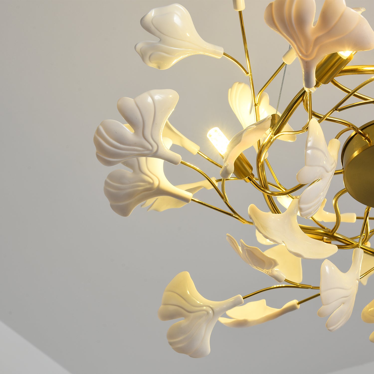 Elegant Ginkgo Leaf Chandelier Light Fixture - Modern Botanical Ceiling Lighting for Dining Room, Bedroom & Living Room Decor
