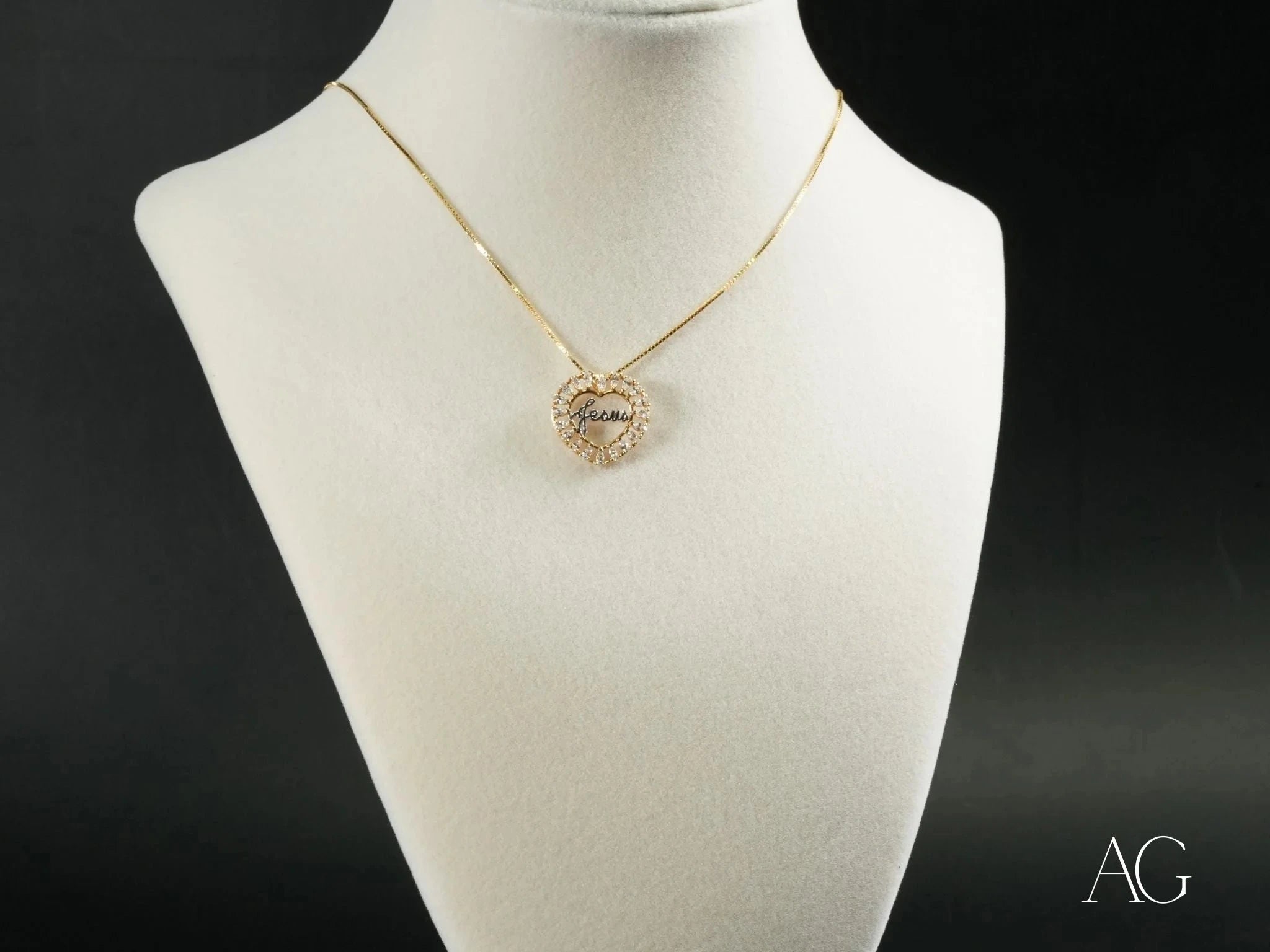 Golden Grace Jesus Pendant Necklace - Religious Cross Jewelry for Women & Men - Perfect for Church, Baptism, Weddings & Daily Wear