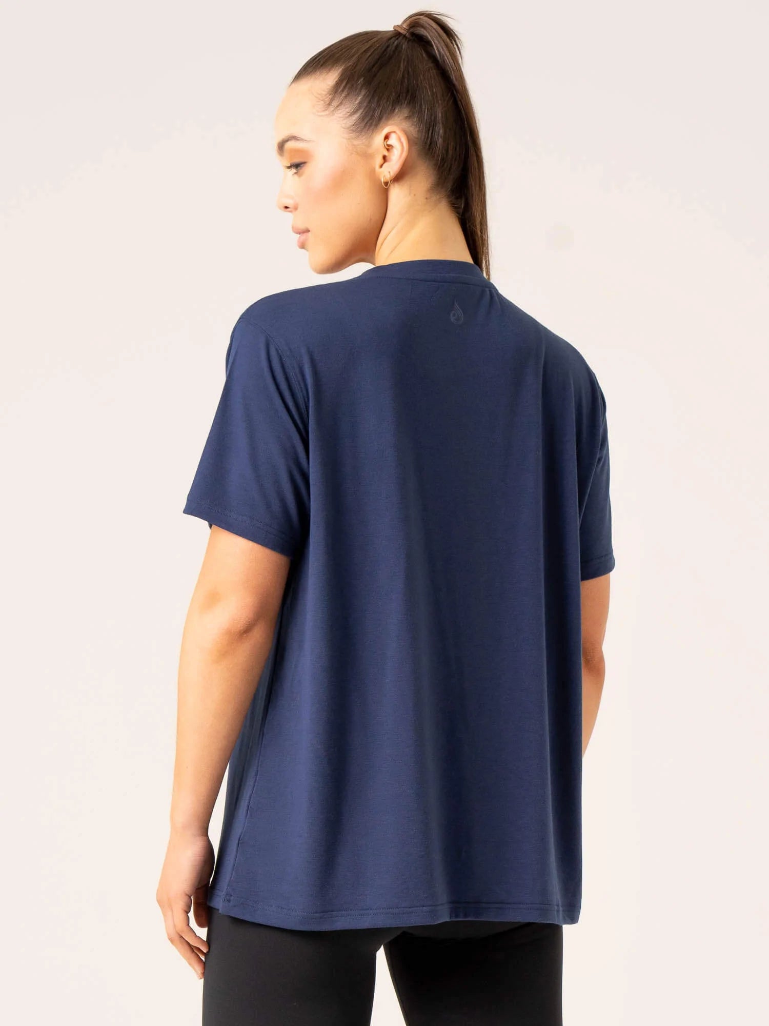 Men's Slim Fit Off Side Longline T-Shirt - Navy Blue Casual Tee for Streetwear & Layering | Comfortable & Stylish Everyday Wear