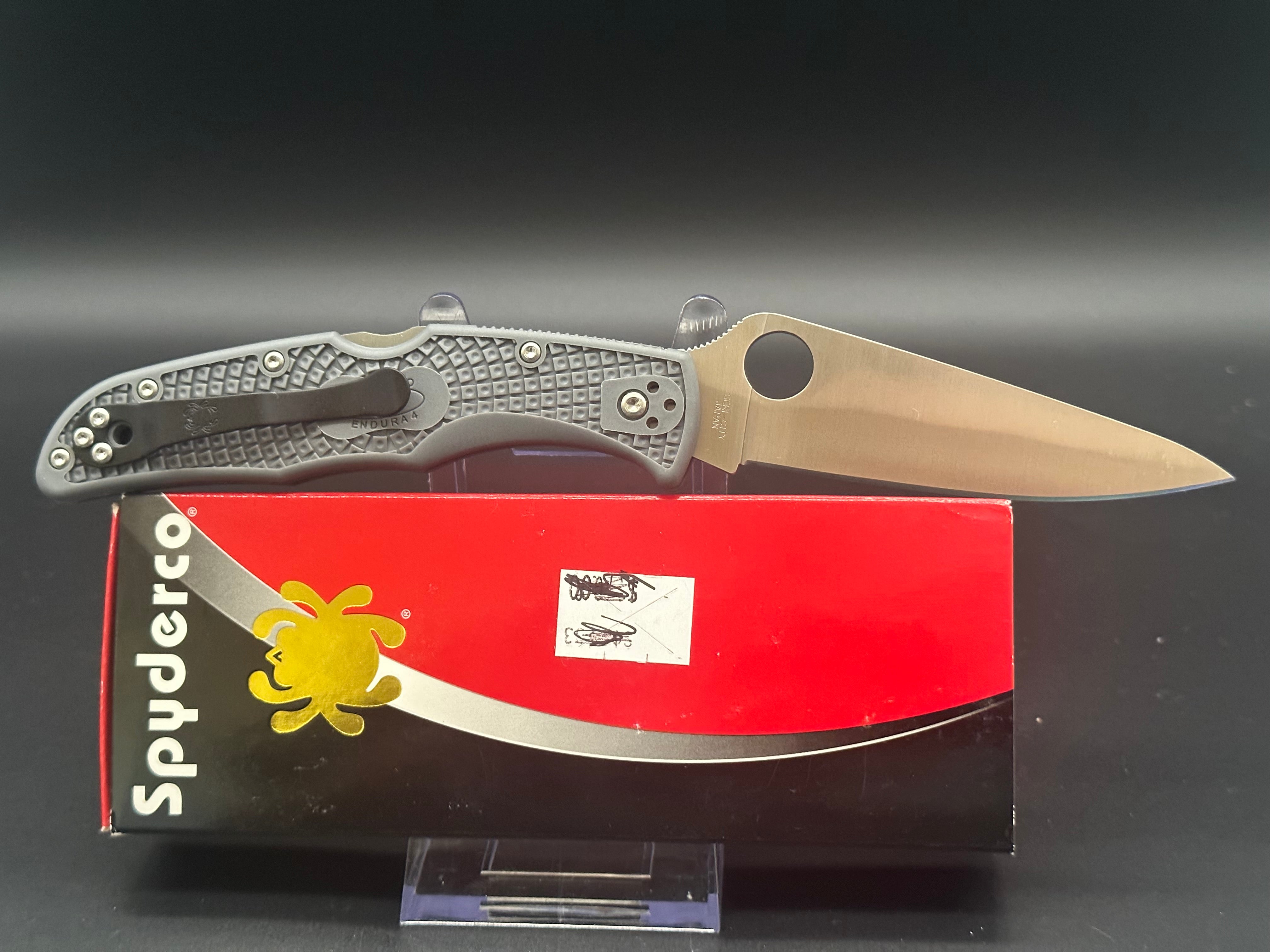 Spyderco Endura 4 Folding Knife - Gray FRN Handle, VG-10 Stainless Steel Blade - Perfect for Outdoor Camping, Hiking & Everyday Carry (EDC)