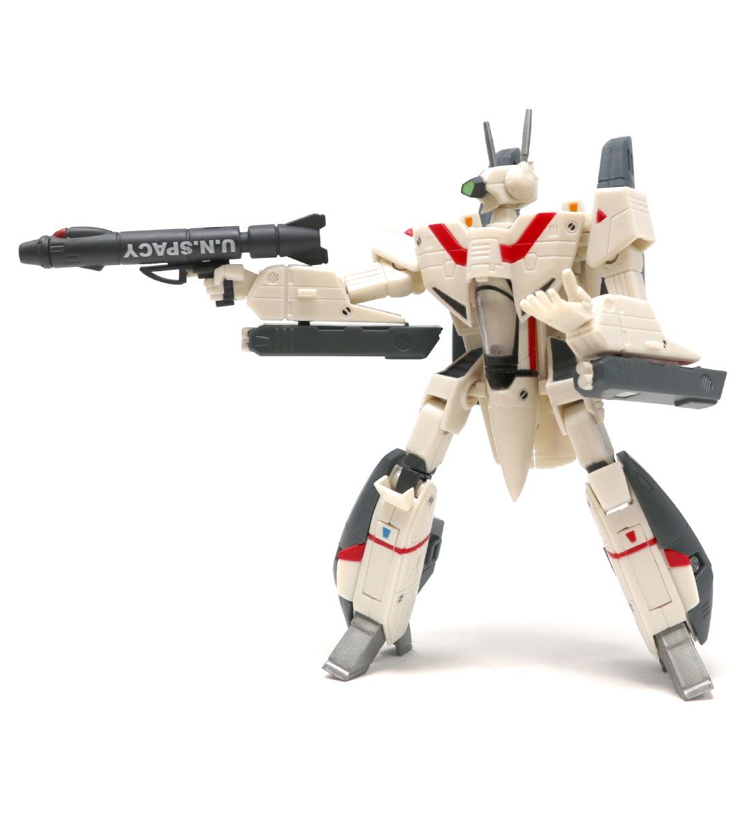 1/100 Scale Rick Hunter's VF-1J Super Veritech Armor Model Kit - Robotech Collectible Action Figure for Anime Fans | Perfect for Display, Cosplay, and Gift Giving